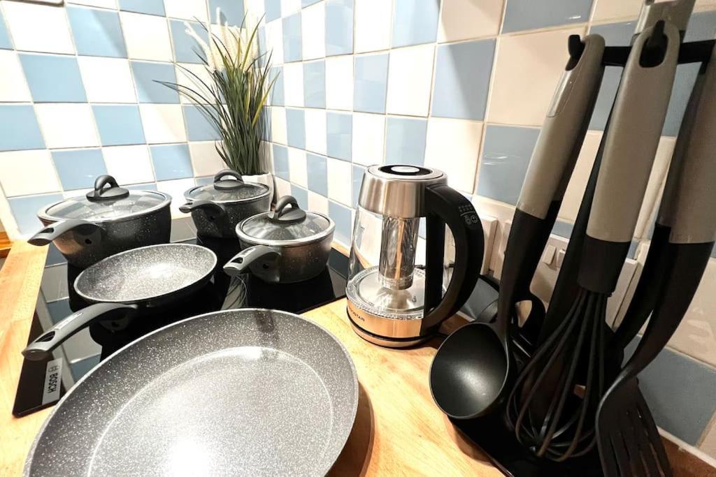 Cozy 3 Bed Flat Near To Station Londres