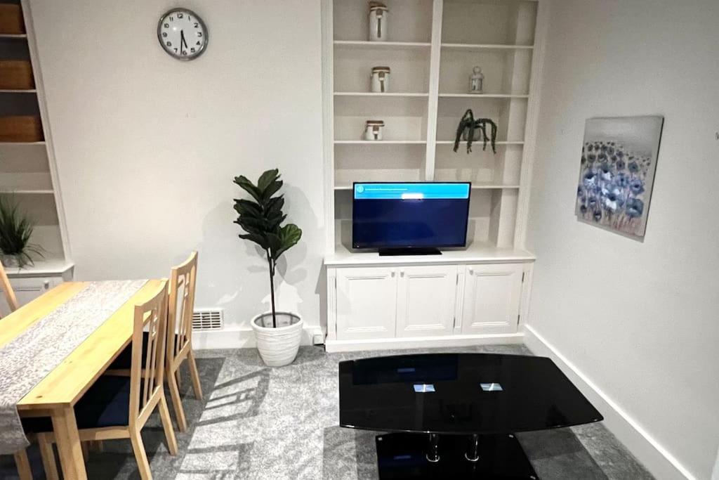 Appartement Cozy 3 Bed Flat Near To Station Londres