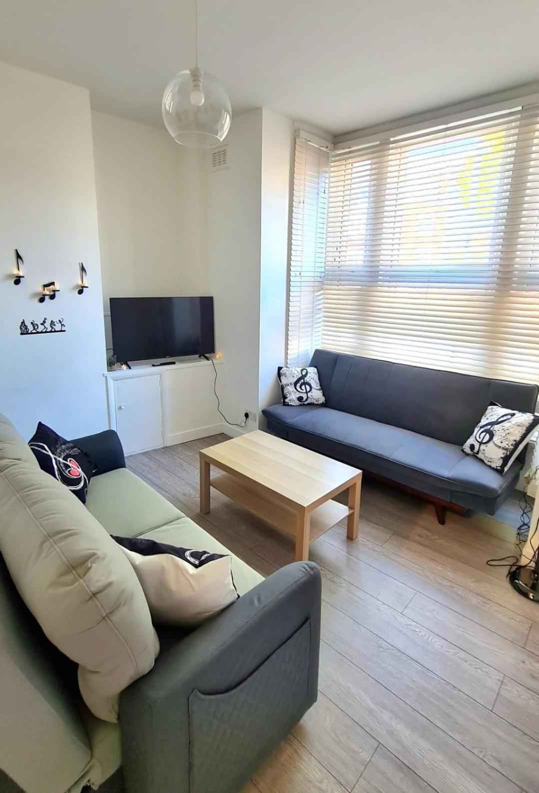 Beethoven St One Bedroom Flat - 3 Beds Up To 4 Adults Lejlighed
