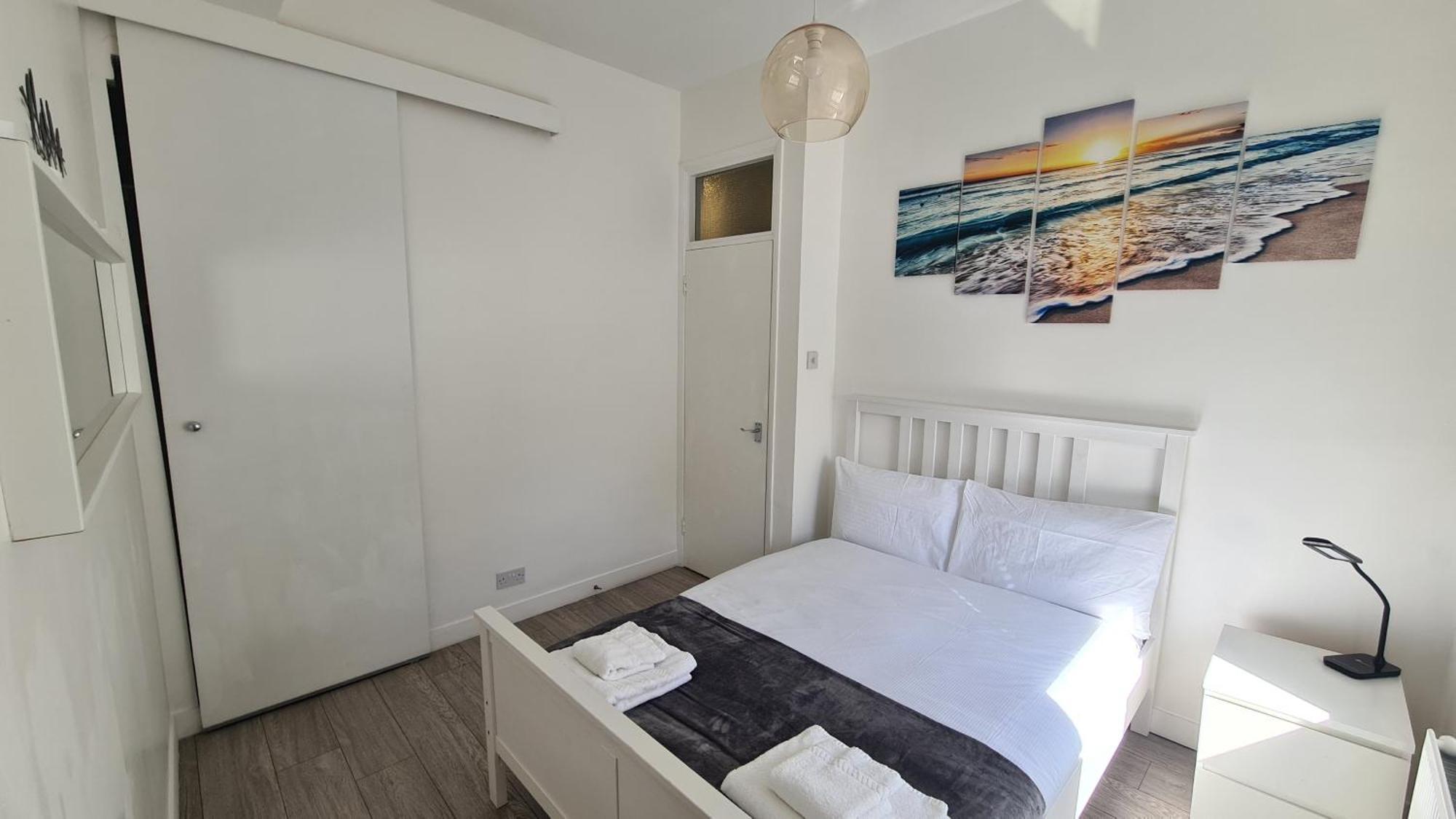 Beethoven St One Bedroom Flat - 3 Beds Up To 4 Adults Lejlighed *