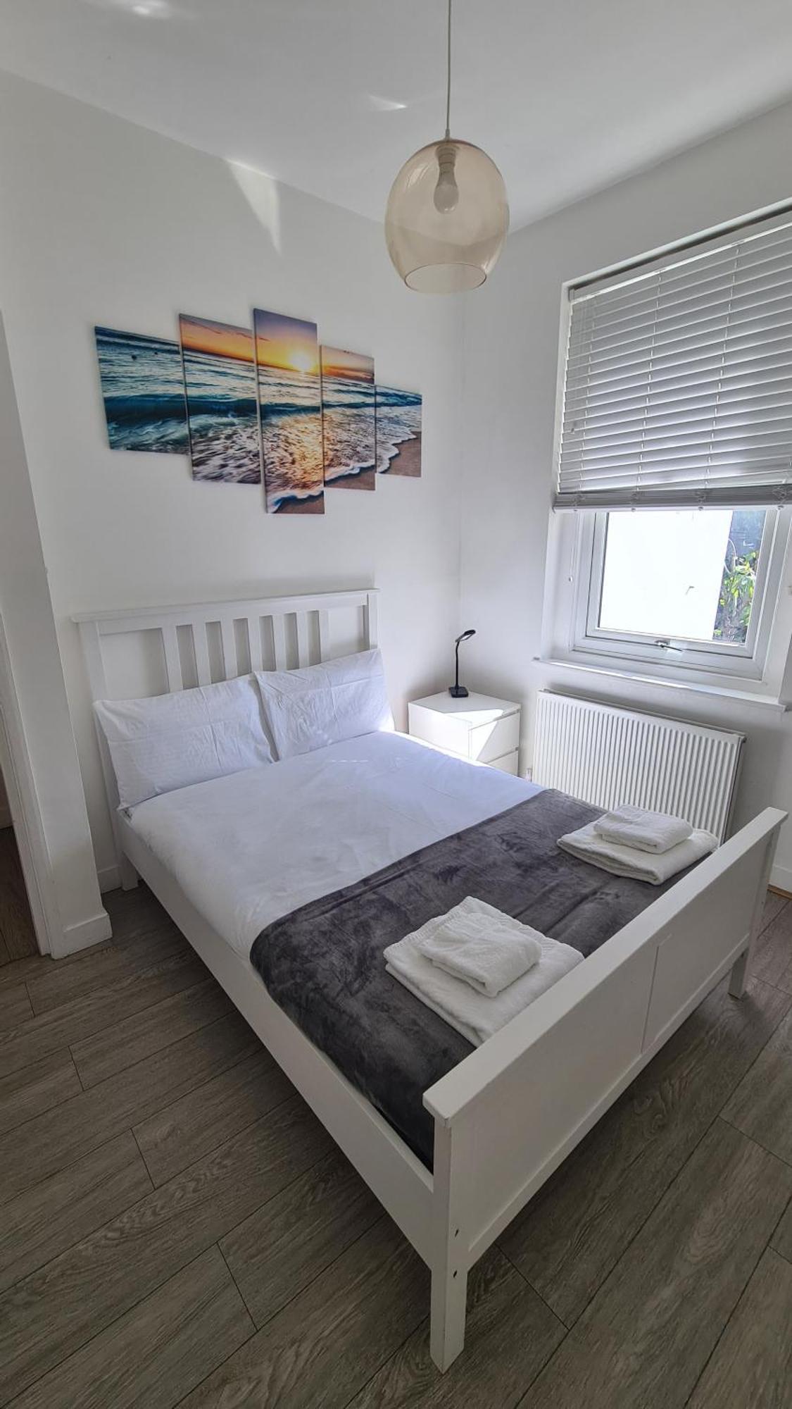 Beethoven St One Bedroom Flat - 3 Beds Up To 4 Adults Lejlighed London