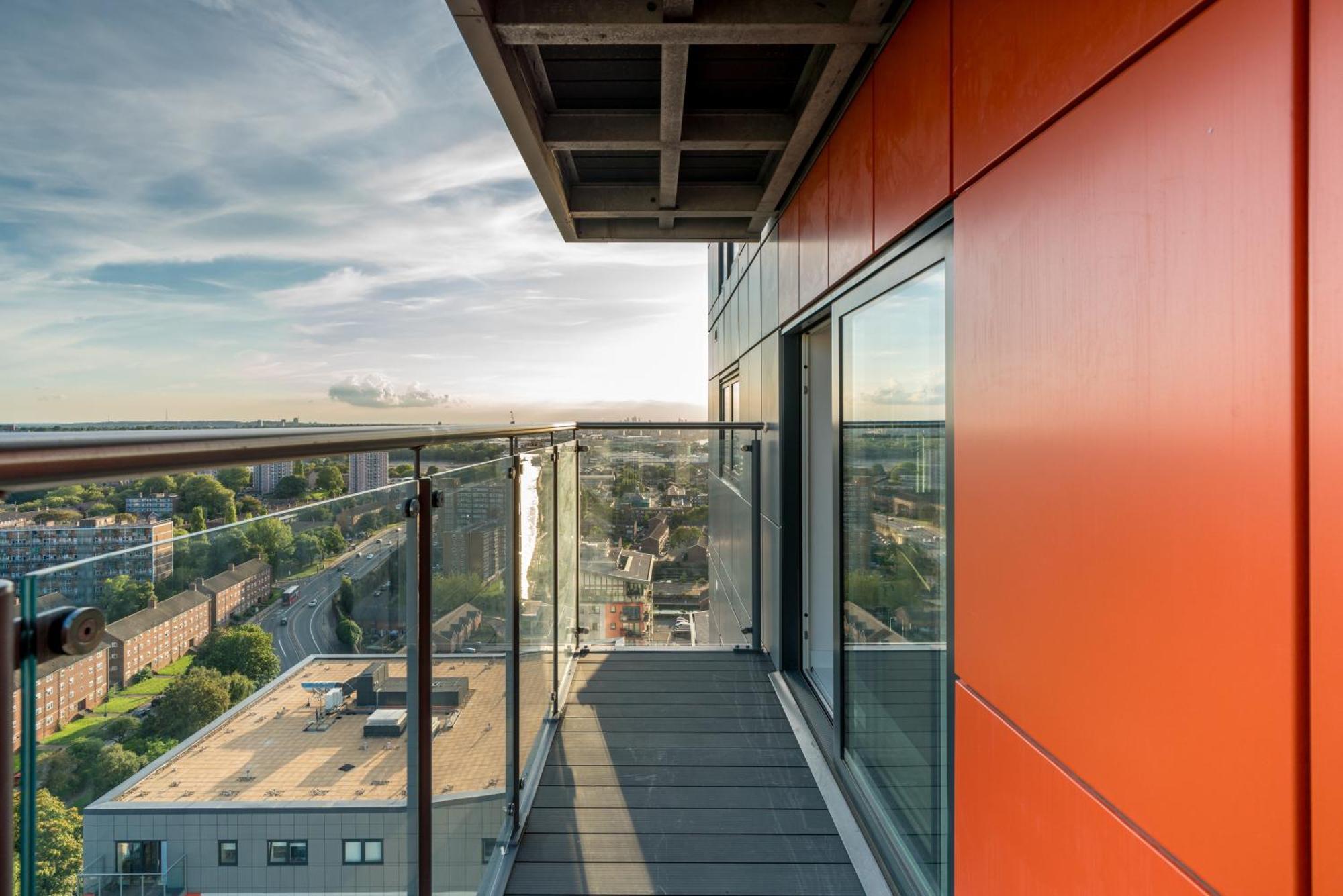 Skyvillion - River Thames Floor By Woolwich Ferry, Mins To Excel, O2 Arena , Airport With Parking * Londen