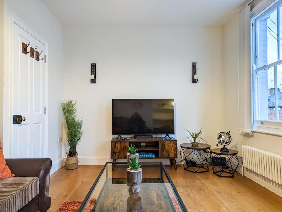 Lejlighed Charming 3br In Trendy Tottenham Neighborhood *
