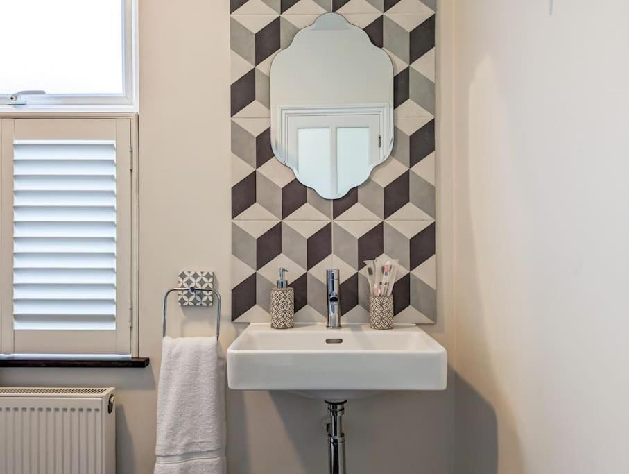Lejlighed Charming 3br In Trendy Tottenham Neighborhood *