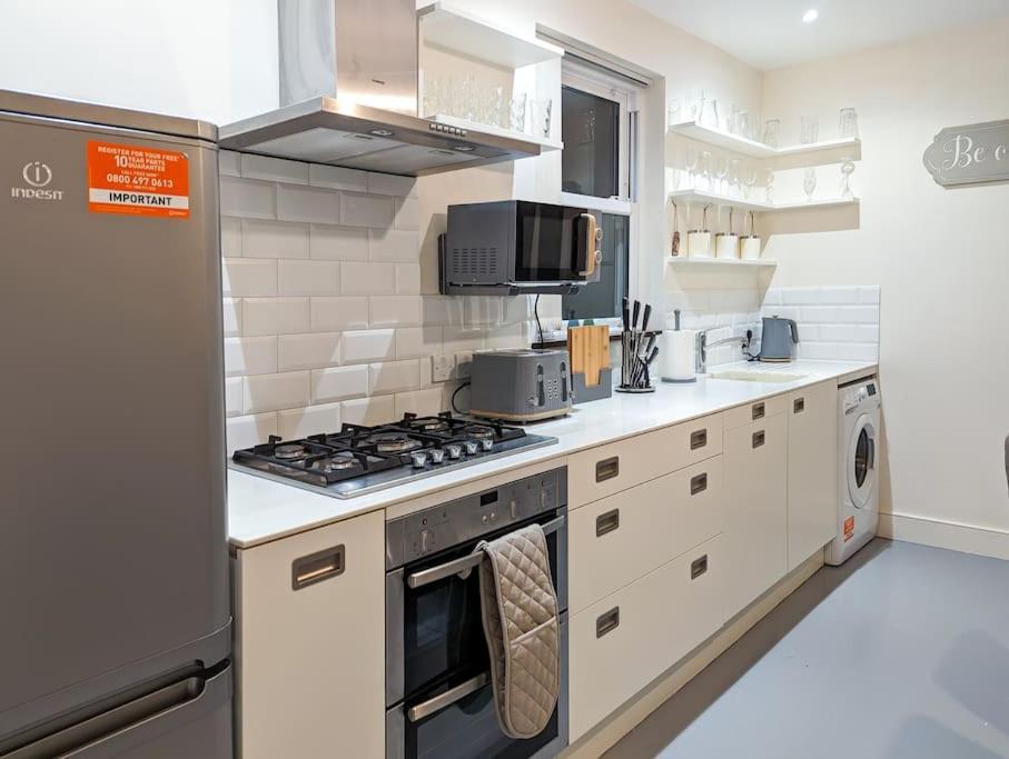 Lejlighed Charming 3br In Trendy Tottenham Neighborhood
