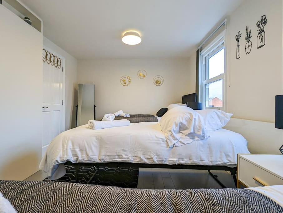 Charming 3br In Trendy Tottenham Neighborhood London