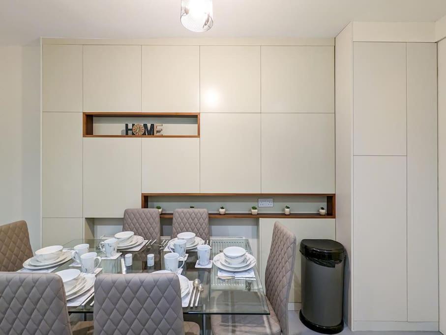 Charming 3br In Trendy Tottenham Neighborhood Lejlighed