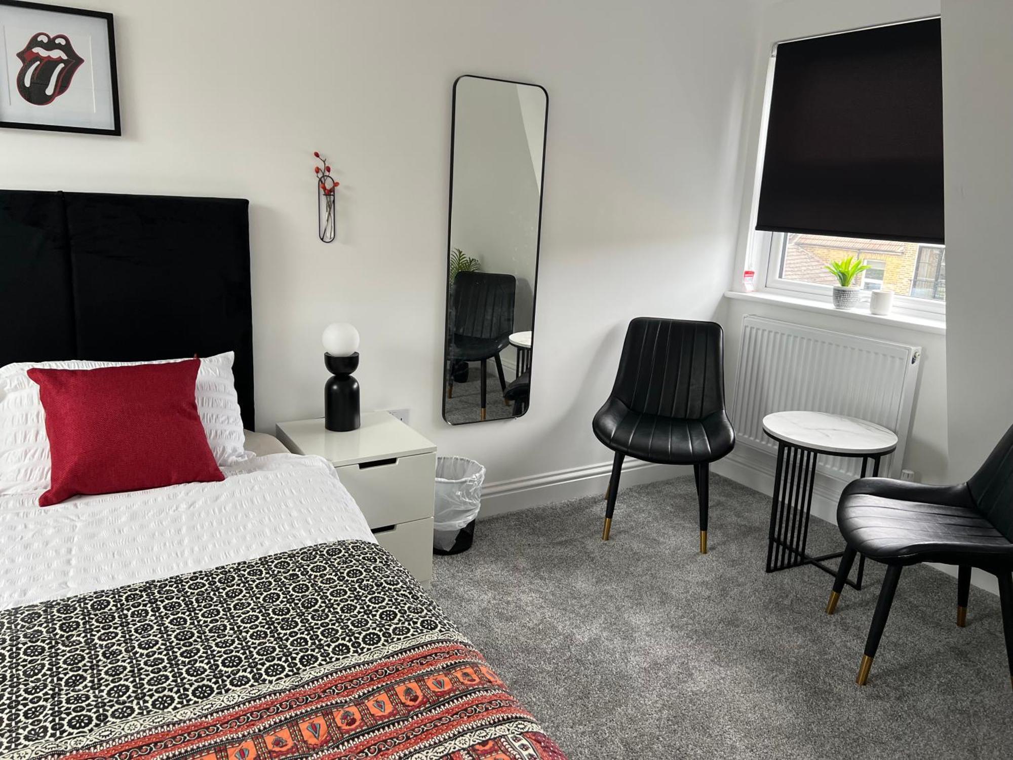 Comfortable - Only 6-mins Walk From Underground Station Séjour chez l'habitant