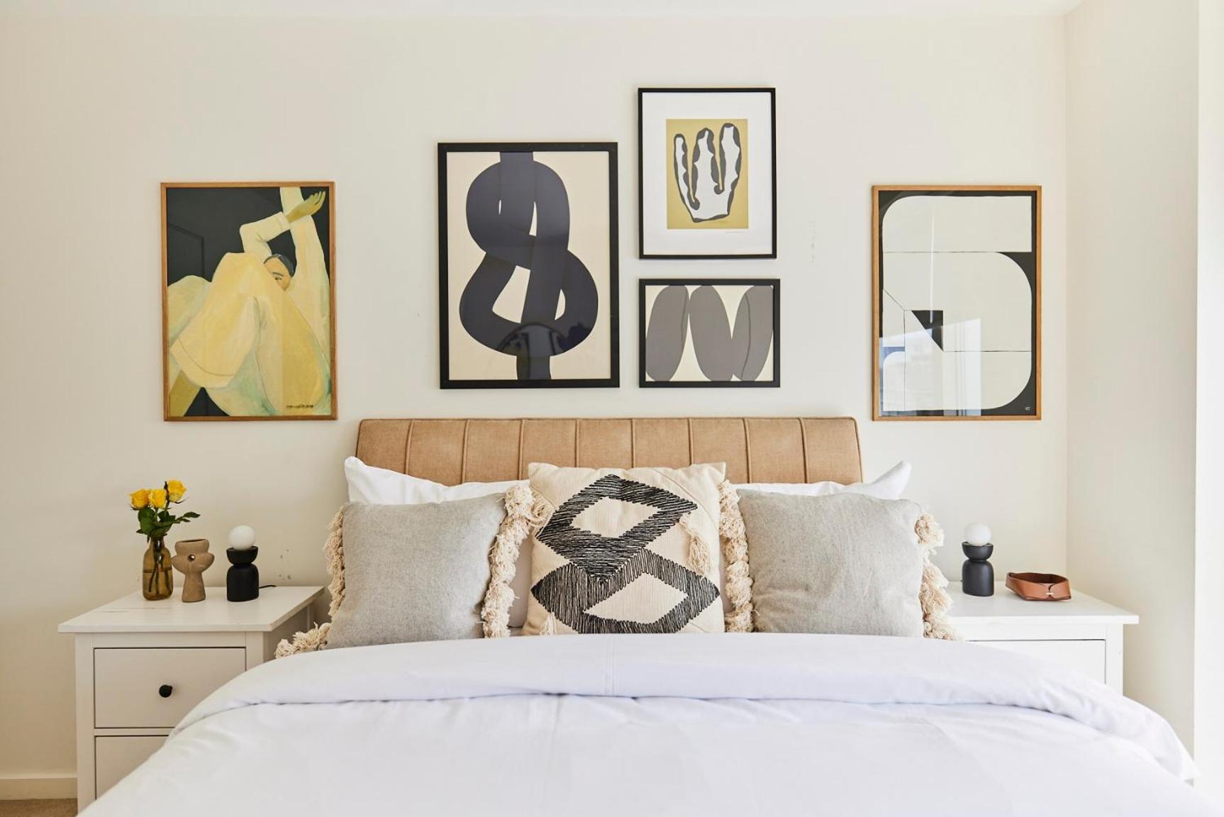 The Copenhagen Place - Enchanting 2bdr Flat With Balcony Appartement Londen