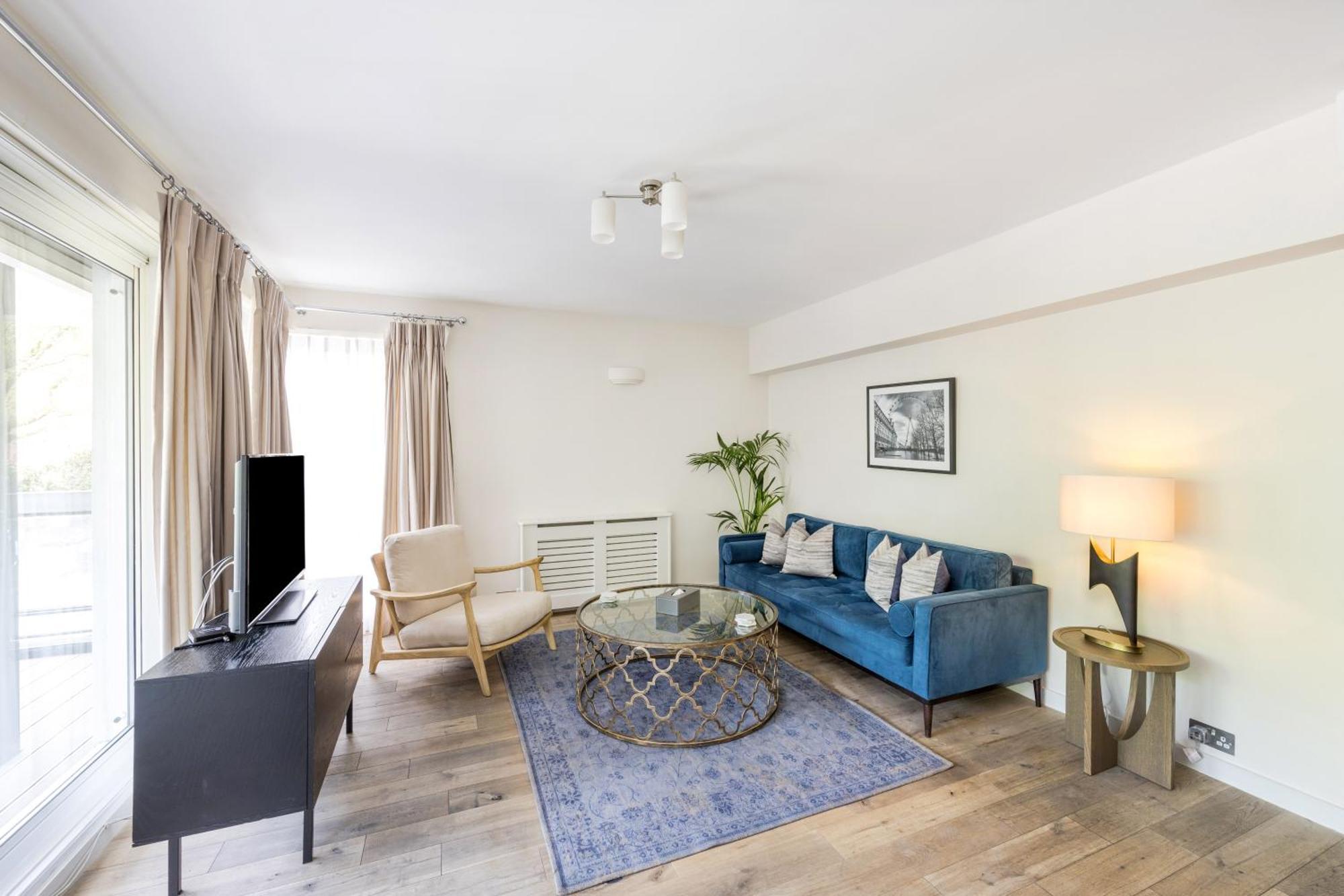 Buckingham & Lloyds Aparthotel London