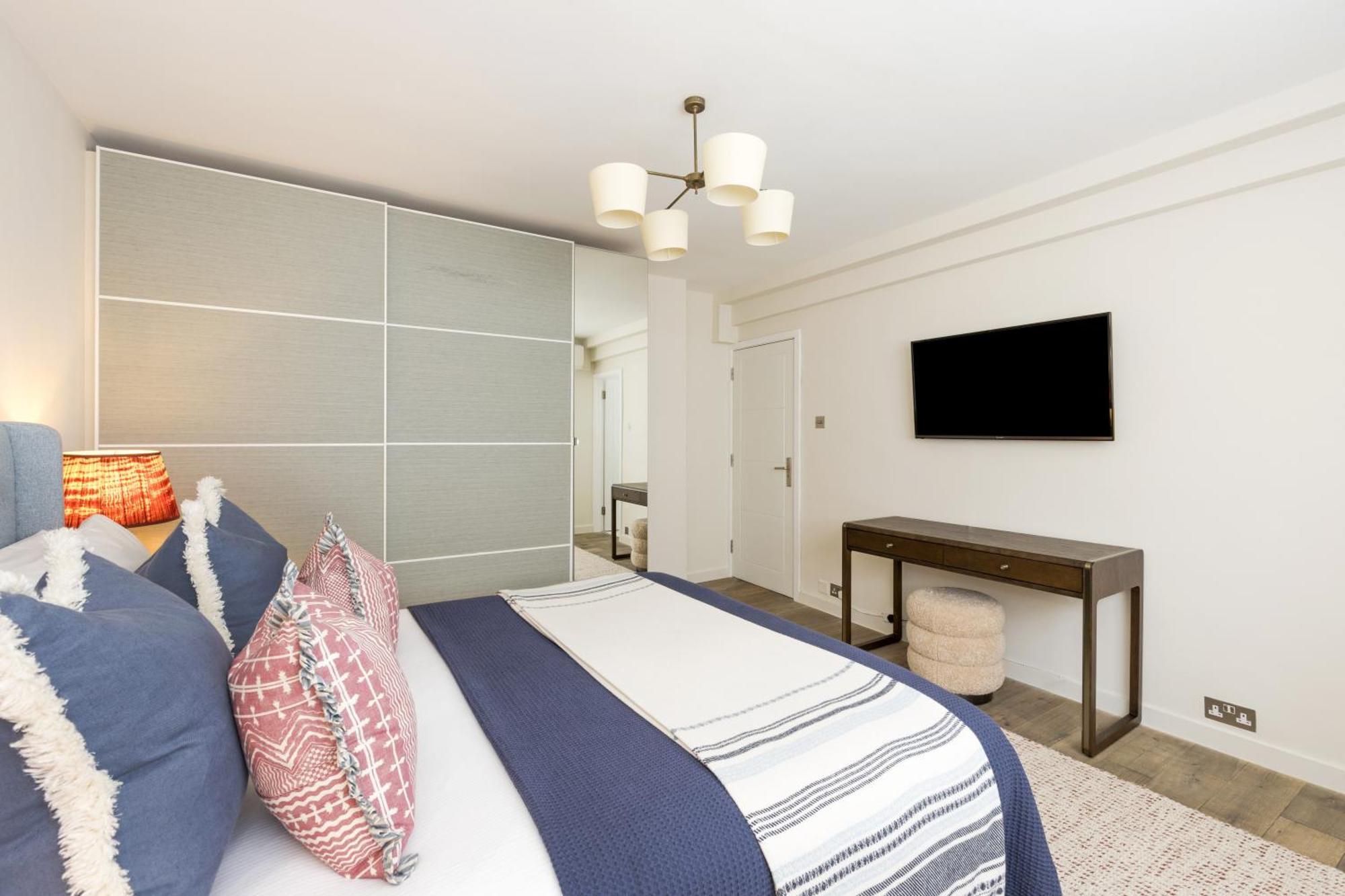 Aparthotel Buckingham & Lloyds 5*