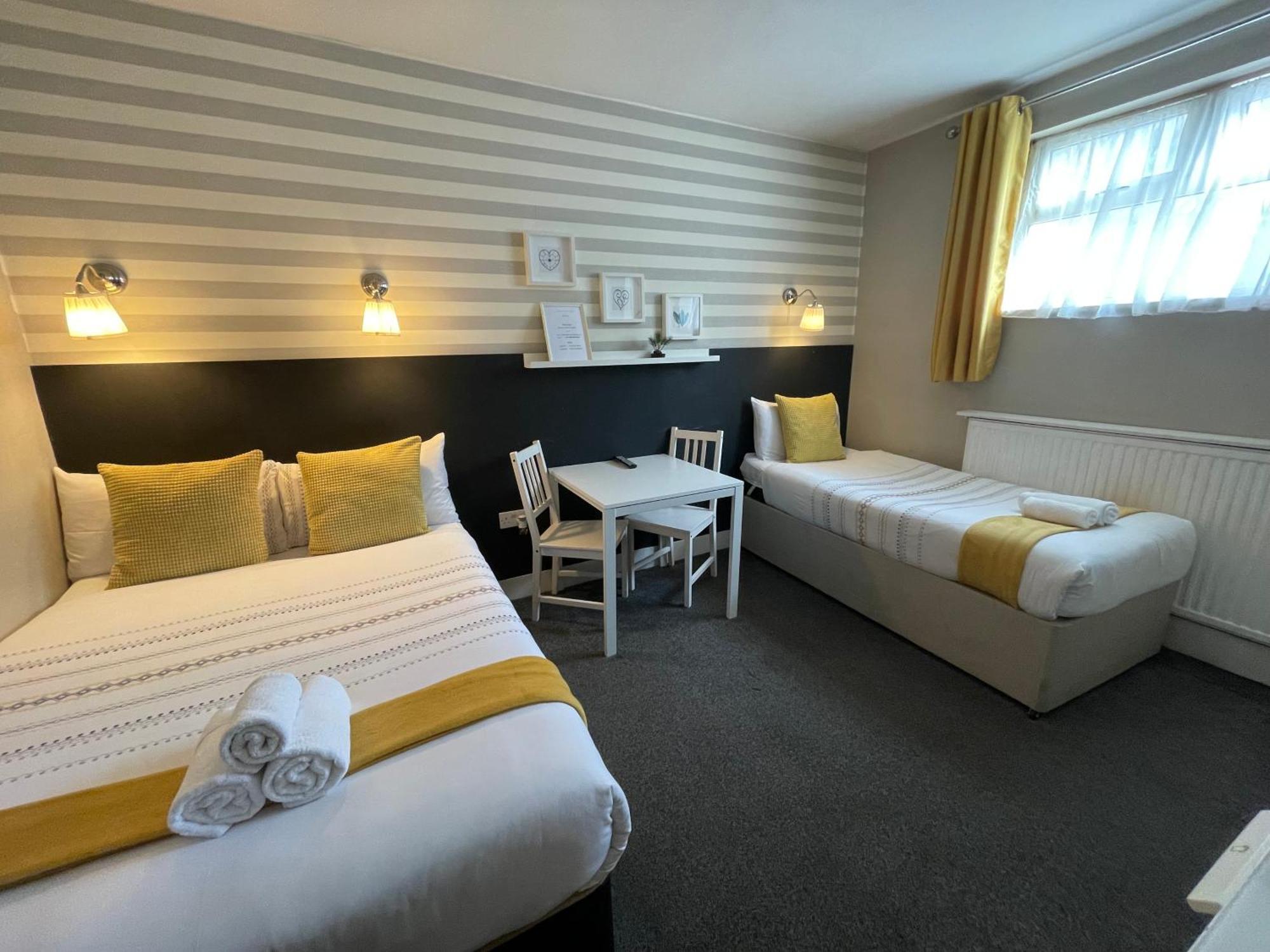 Trinity House Hotell 2*