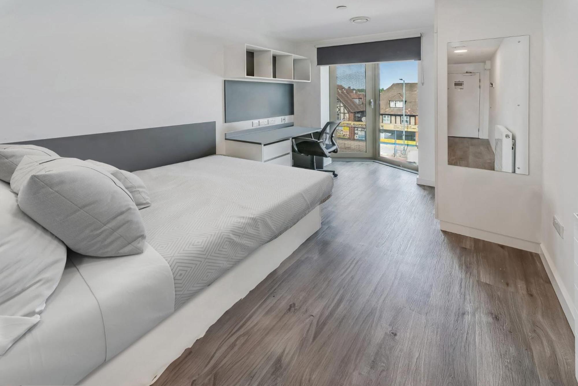 Contemporary At Chapter White In Apartment