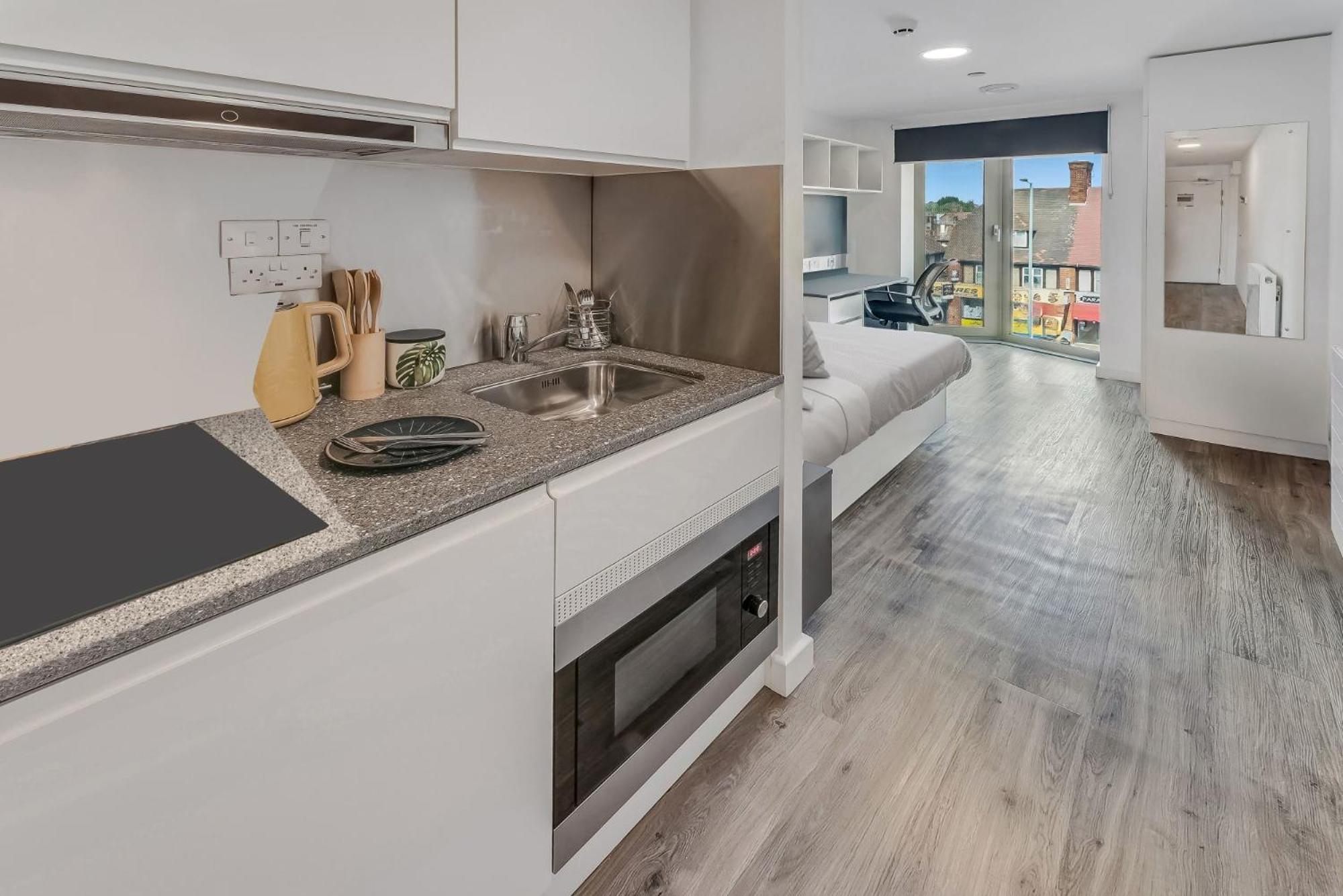 Apartment Contemporary At Chapter White In