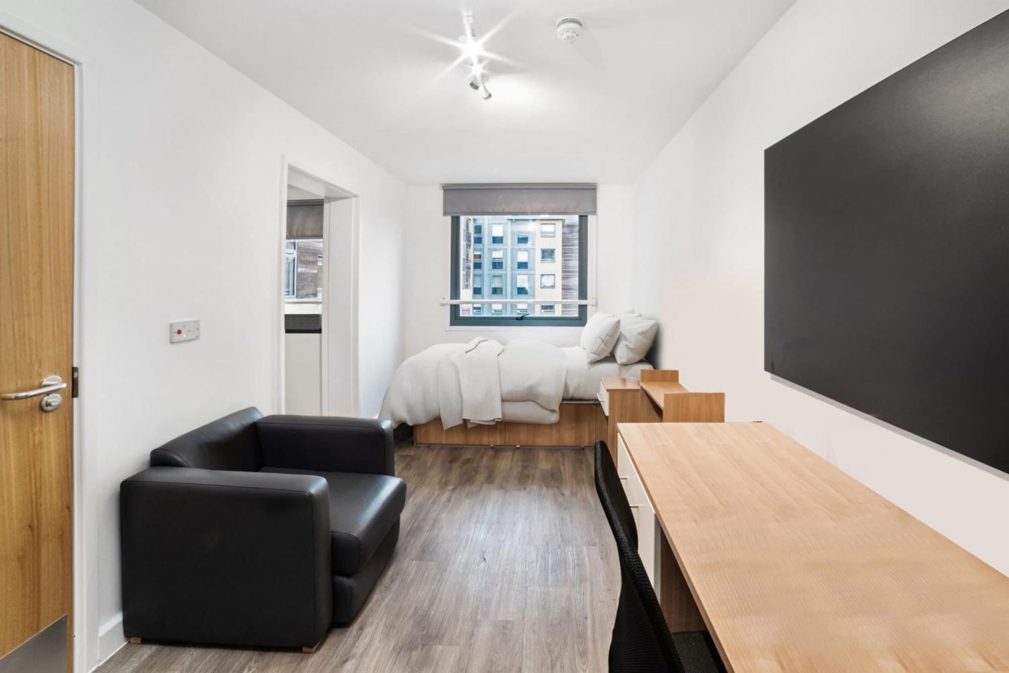 Modern And Private Bedrooms With Shared Kitchen At Chapter Islington In For Students Only