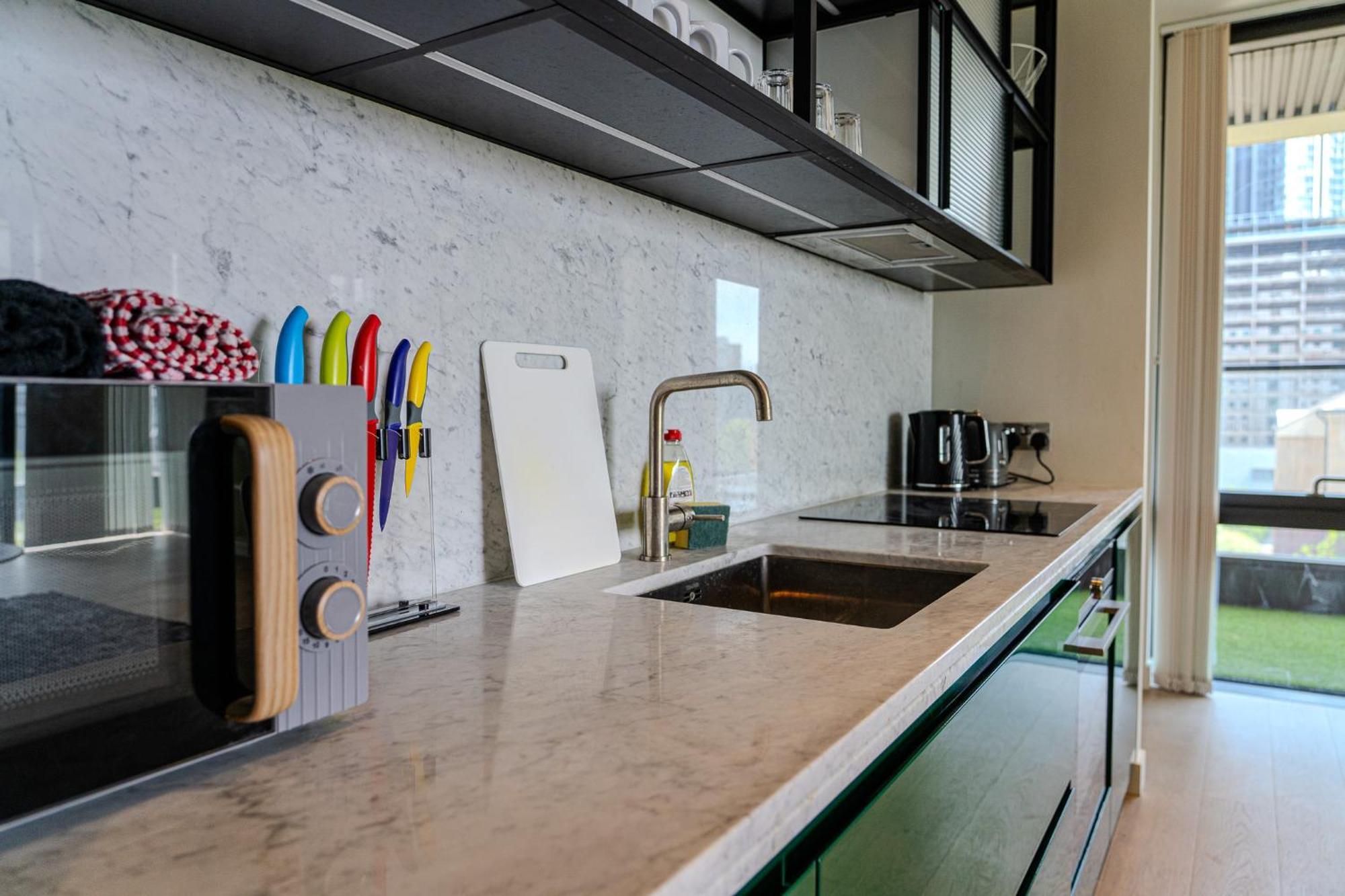 Luxury Balcony Apartment, Canary Wharf Apartment London
