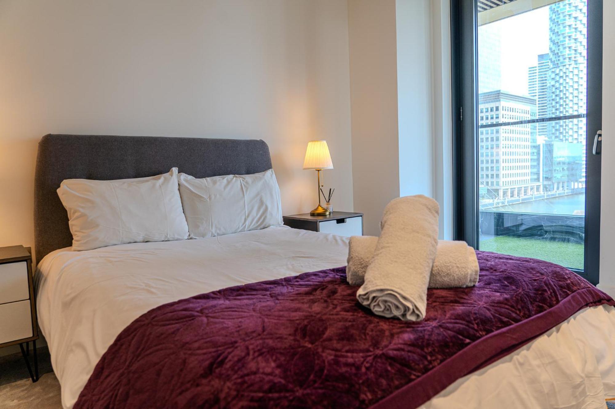 Luxury Balcony Apartment, Canary Wharf