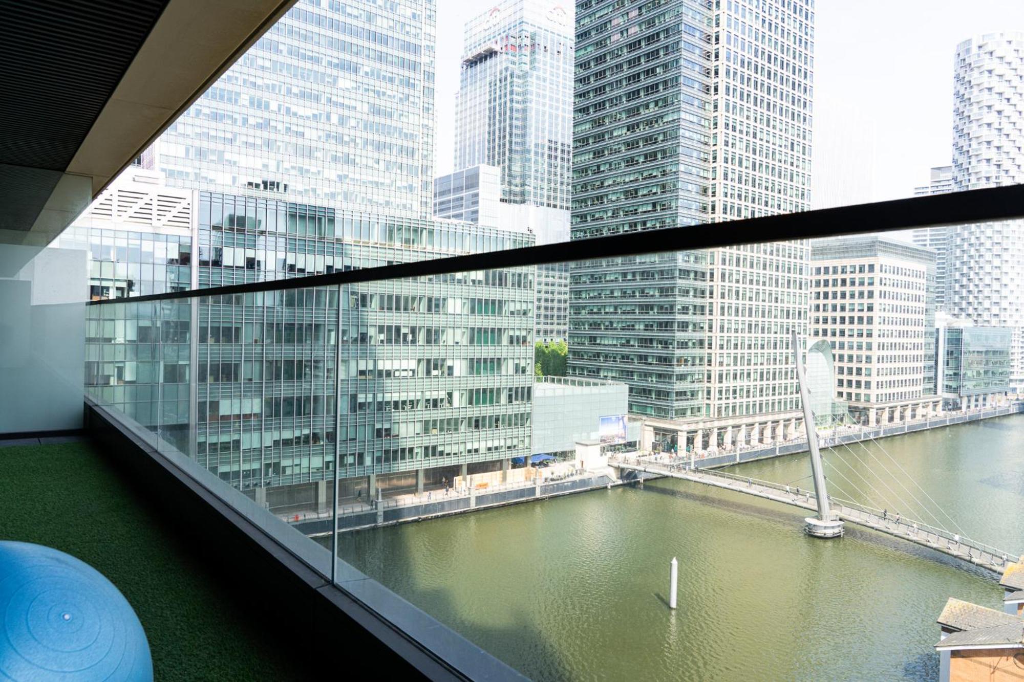 Luxury Balcony Apartment, Canary Wharf