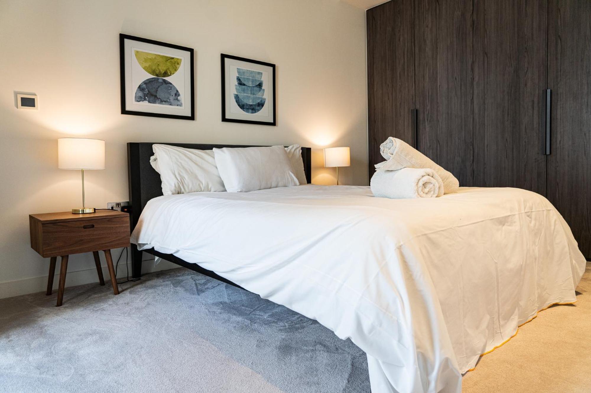 Luxury Balcony Apartment, Canary Wharf Apartment