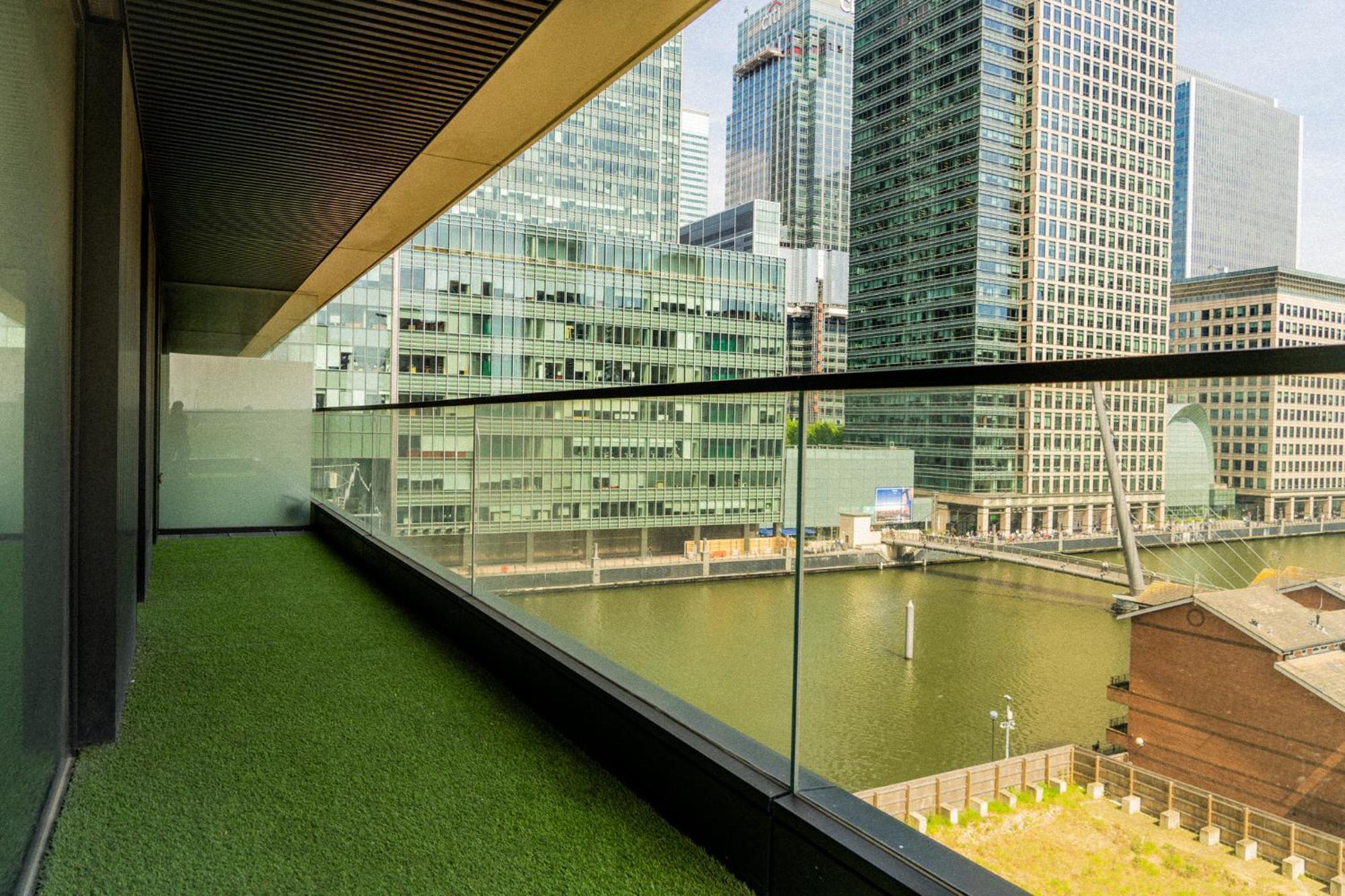 Apartment Luxury Balcony Apartment, Canary Wharf *
