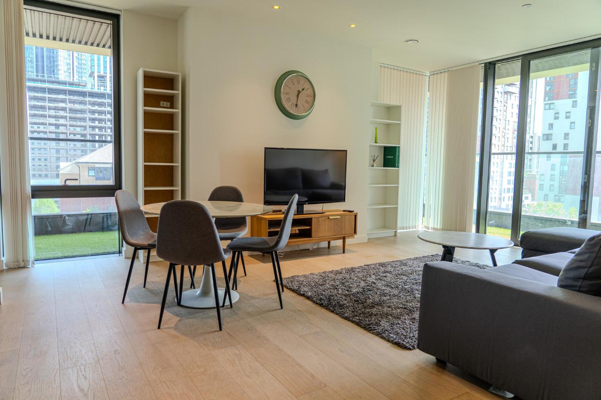 Luxury Balcony Apartment, Canary Wharf London