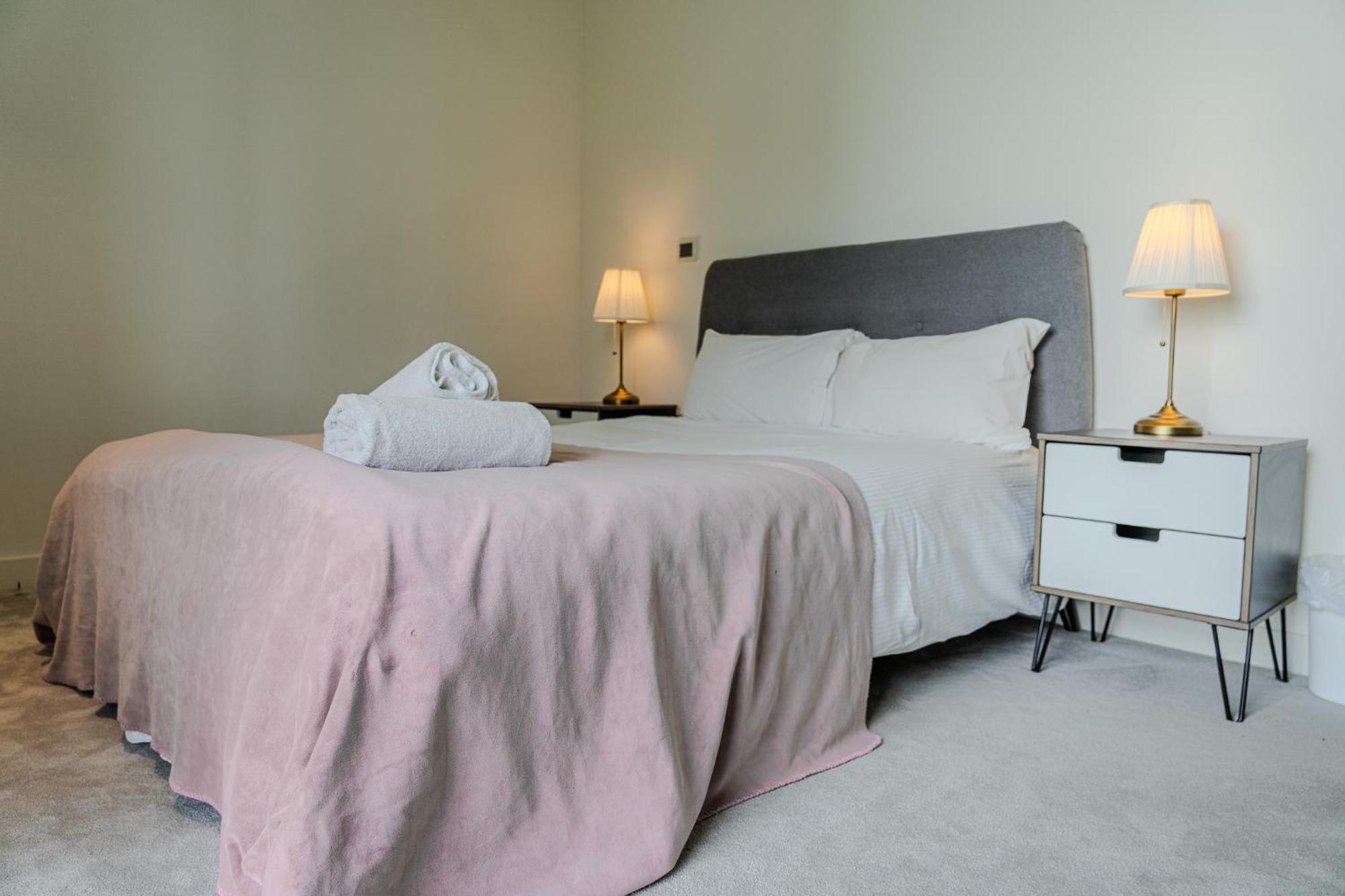 Luxury Balcony Apartment, Canary Wharf Apartment