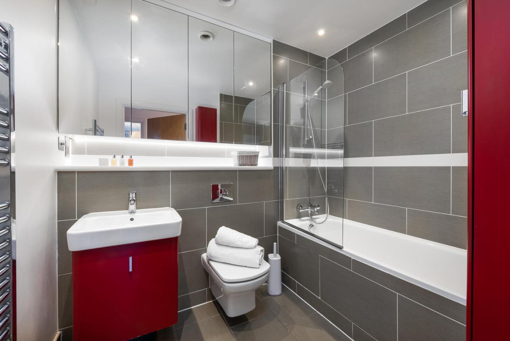 Lägenhet Two Bedroom Flat With Balcony In Central Wimbledon