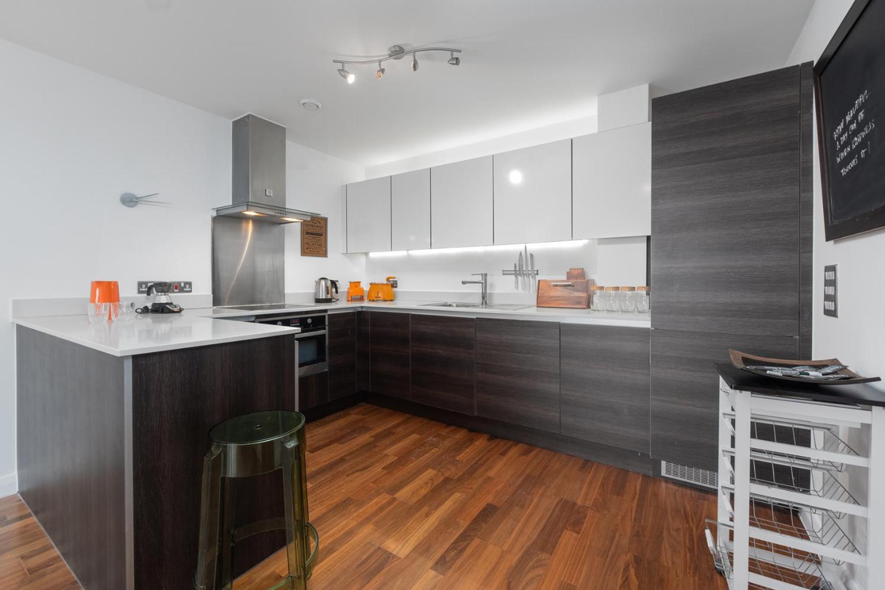 Lägenhet Two Bedroom Flat With Balcony In Central Wimbledon London