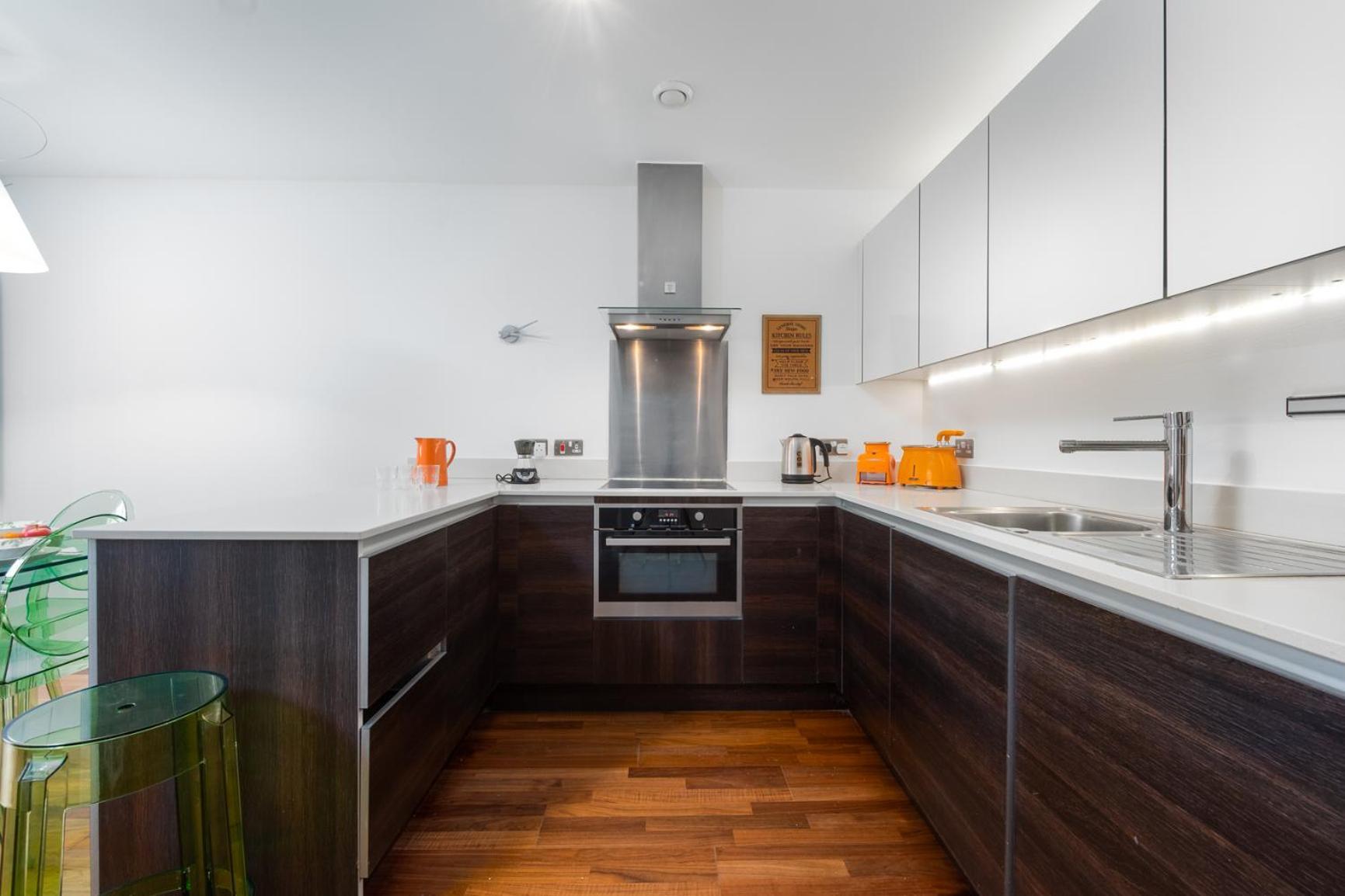 Lägenhet Two Bedroom Flat With Balcony In Central Wimbledon