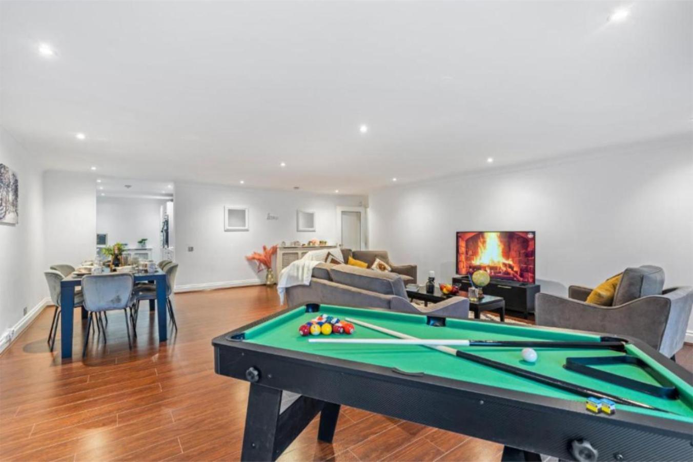 Apartment Spacious 2 Bedroom Flat With Pool Table Opposite Green Park 7 *