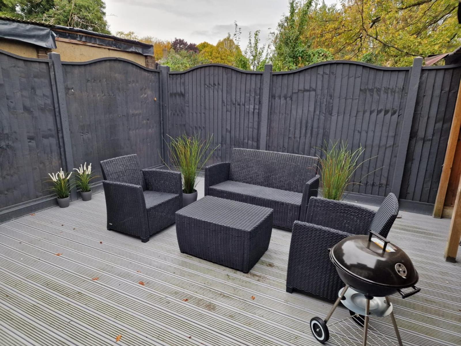 New! Lovely 2 Bed Serviced With Free Parking Apartment London