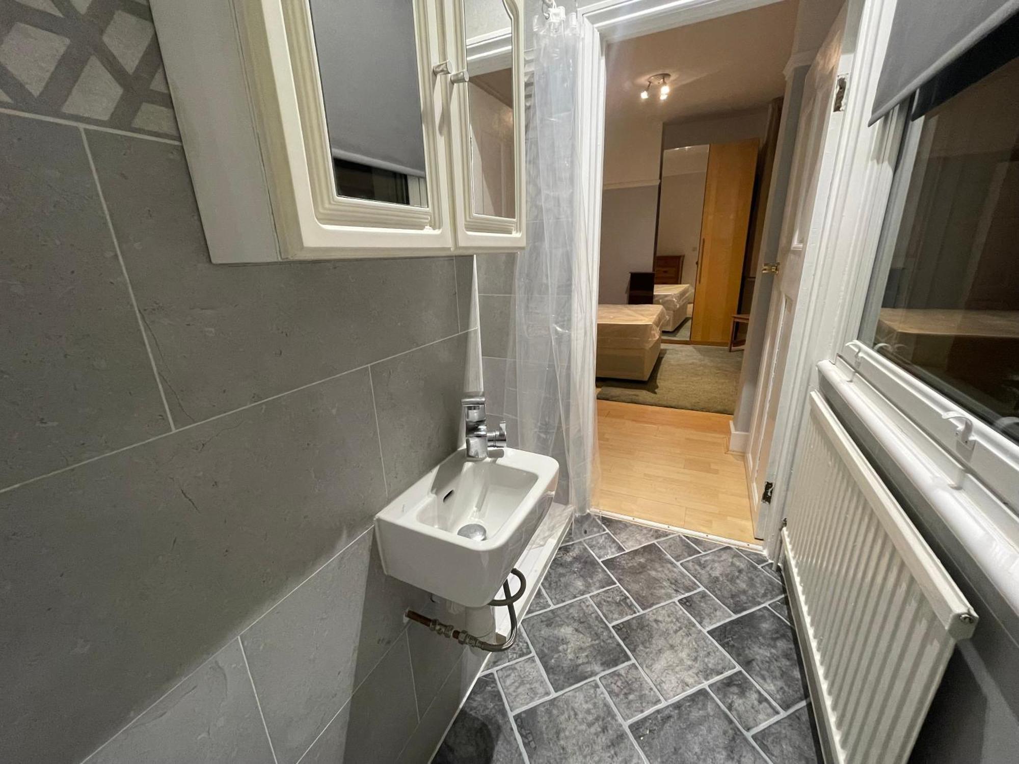 With Private Bathroom And Shared Kitchen Rum i privatbostad London