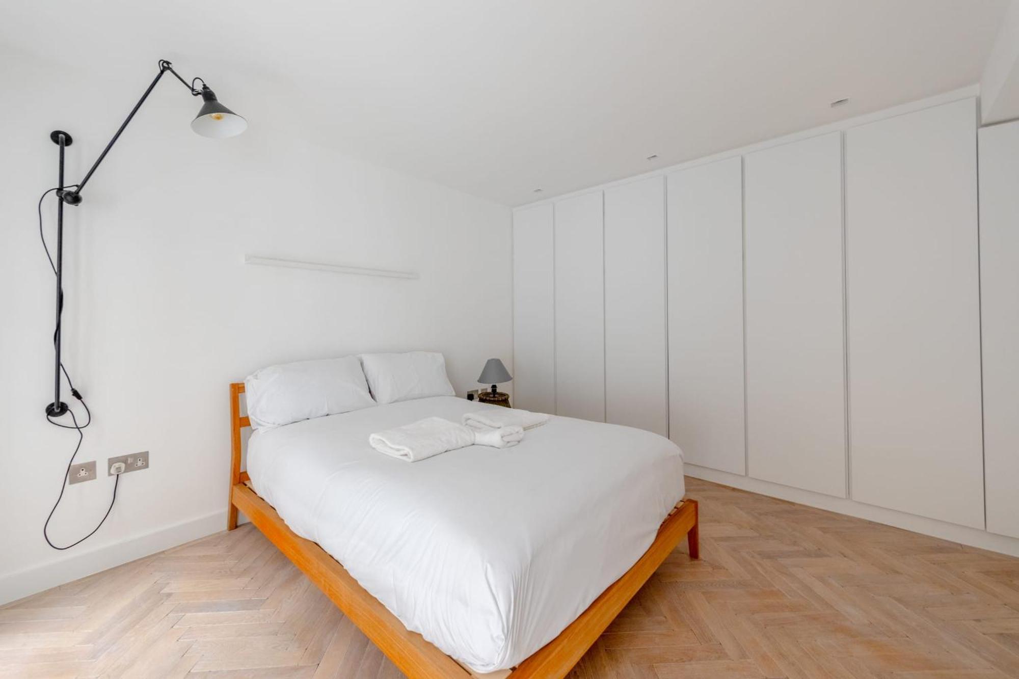 Sleek & Stylish 2bd Flat - Warren Street Lägenhet