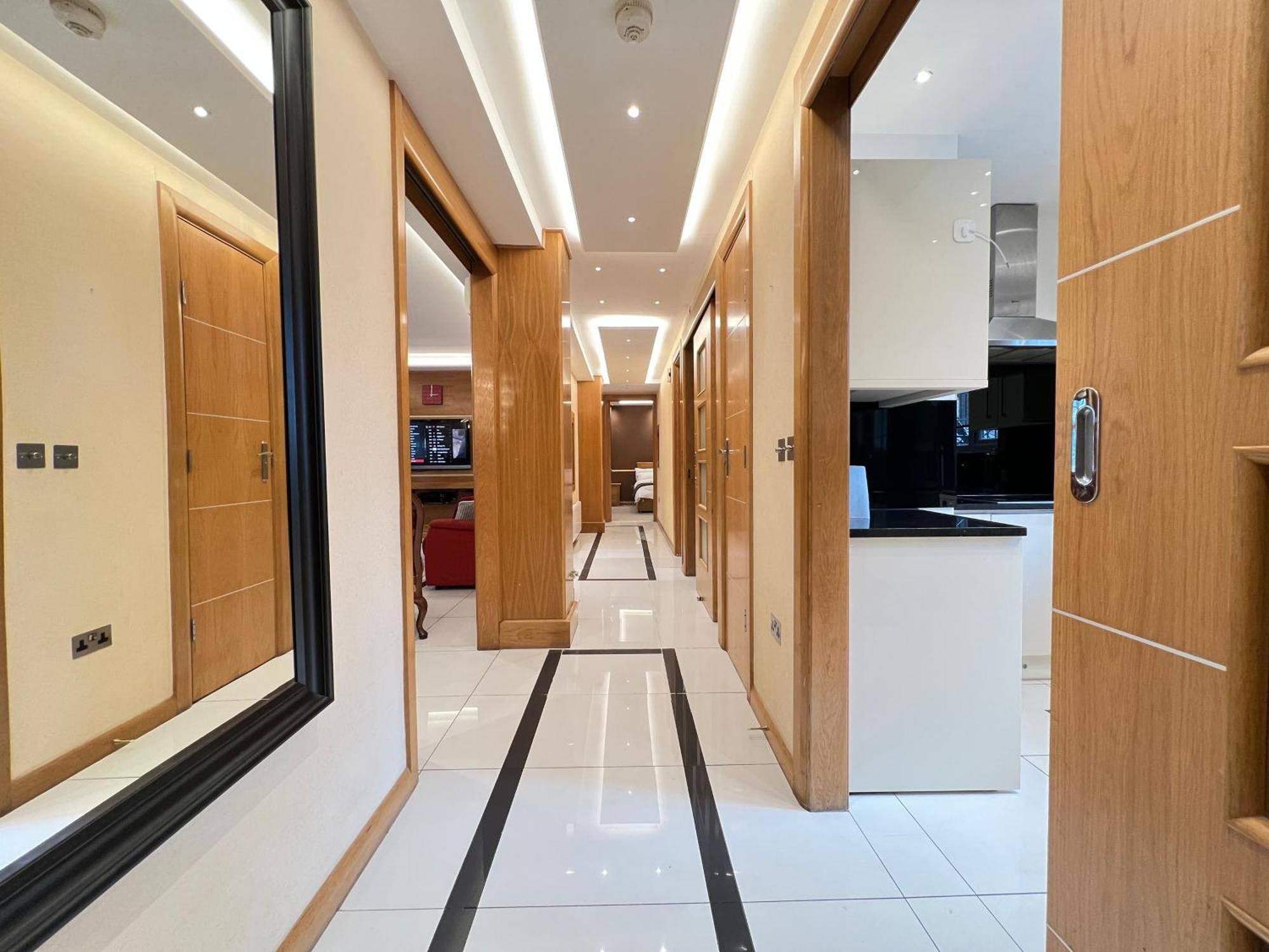 Luxe - Hyde Park - 2bed 3bath A/c + Lift Leilighet