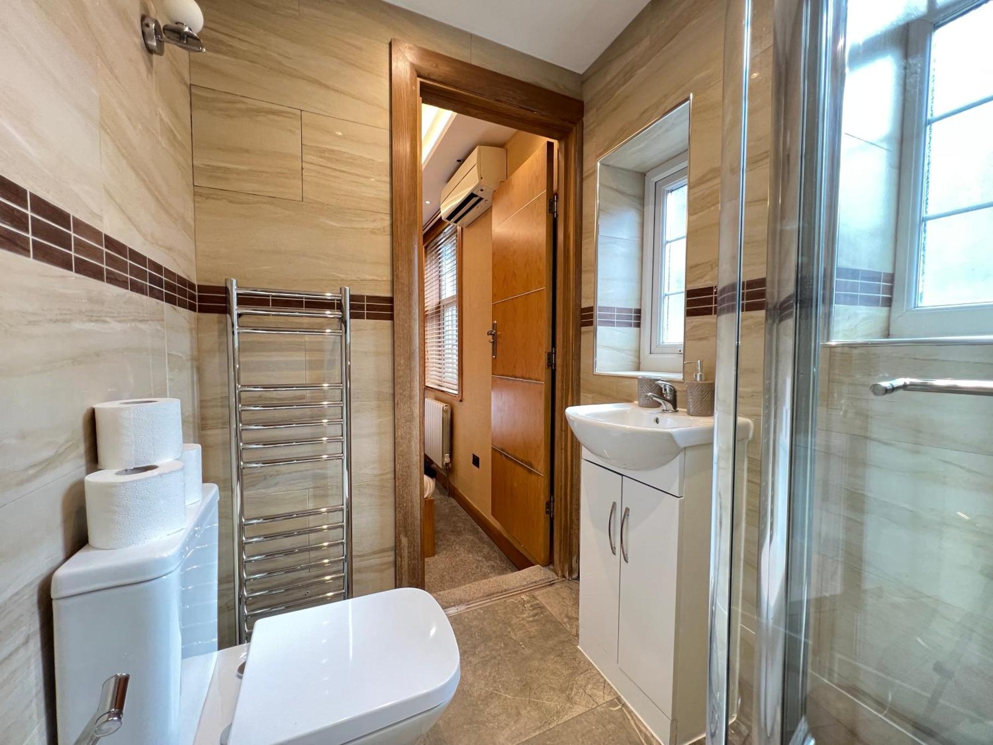 Apartment Luxe - Hyde Park - 2bed 3bath A/c + Lift