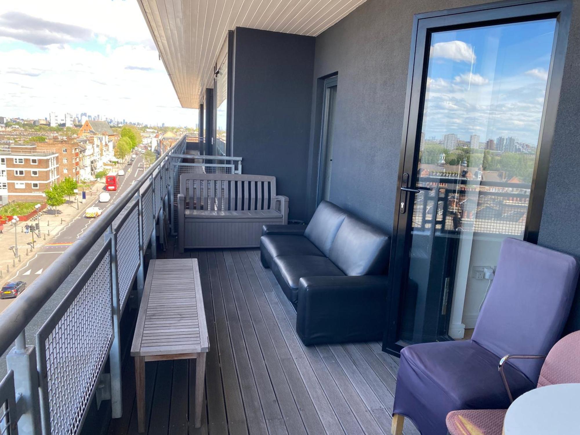 Penthouse In Battersea Amazing Views Of Apartment London