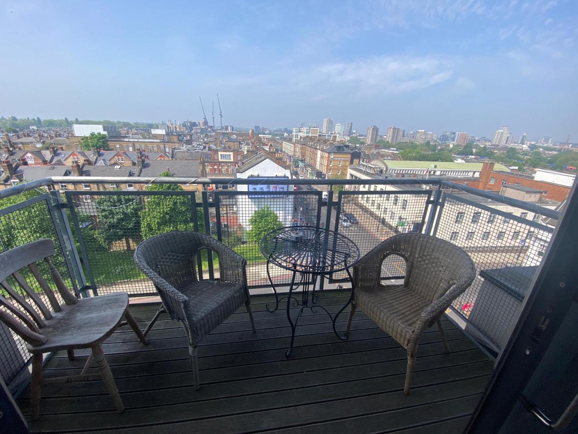 Penthouse In Battersea Amazing Views Of * London