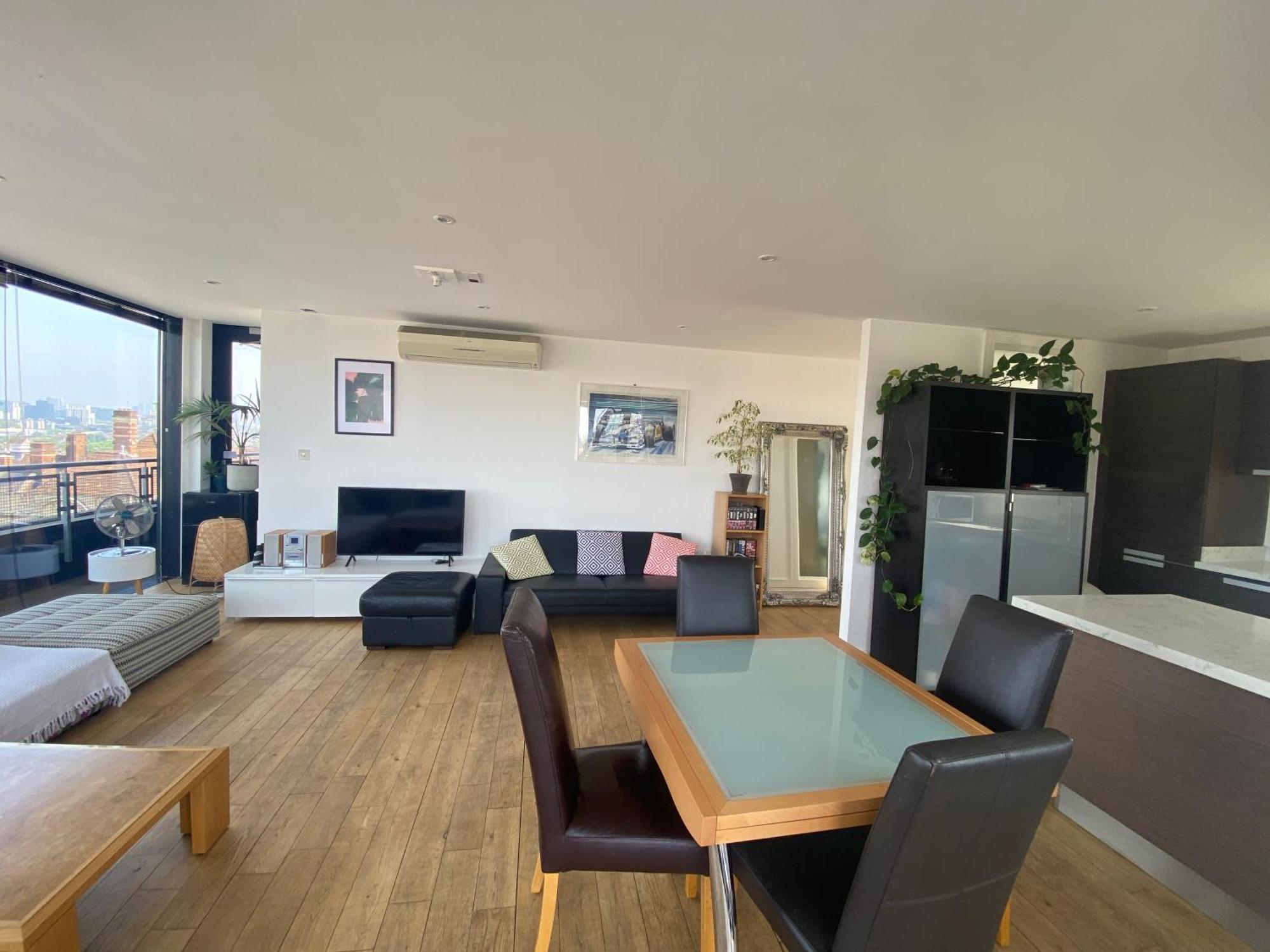 Penthouse In Battersea Amazing Views Of Londen