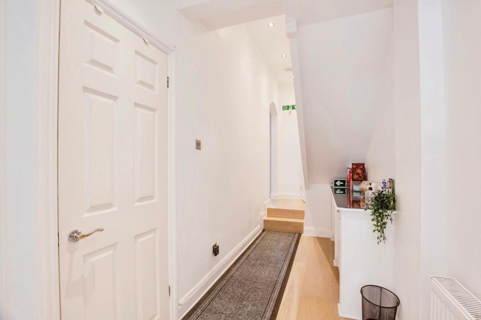 Lovely 2 Bedroom Ground Floor Flat With Garden. Leilighet