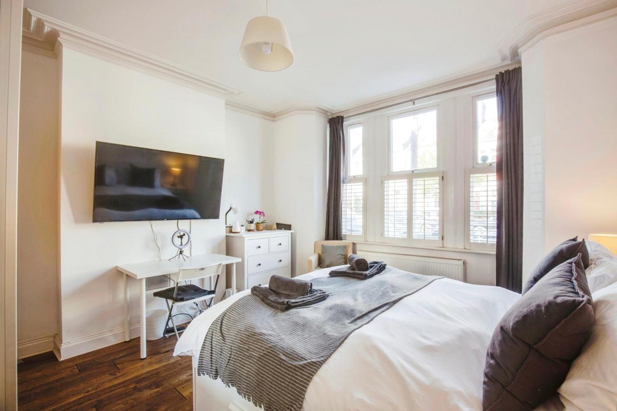 Lovely 2 Bedroom Ground Floor Flat With Garden. Leilighet London