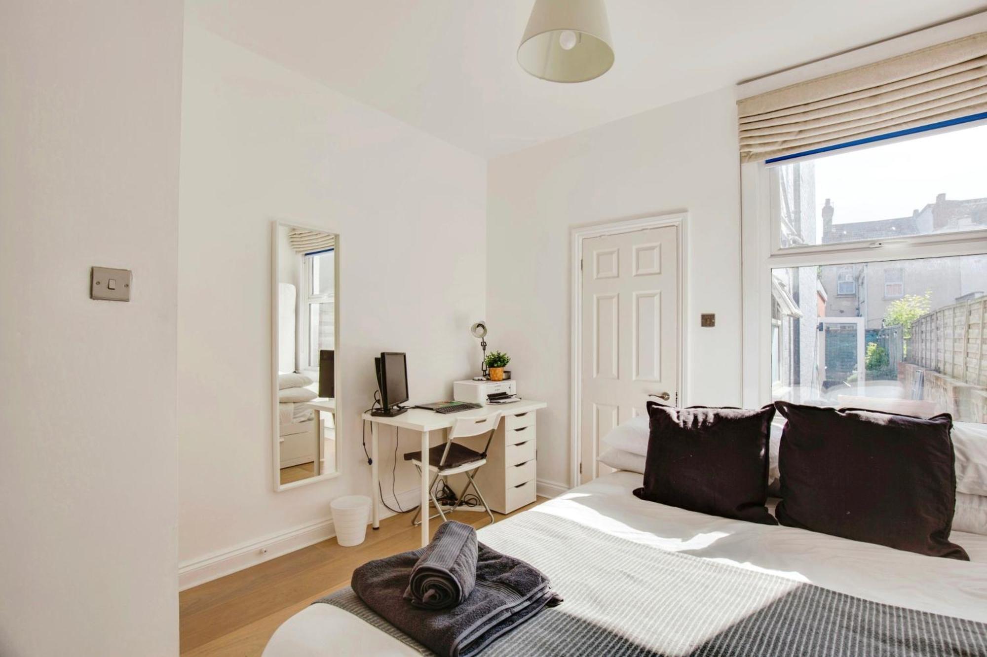 Lovely 2 Bedroom Ground Floor Flat With Garden. Leilighet