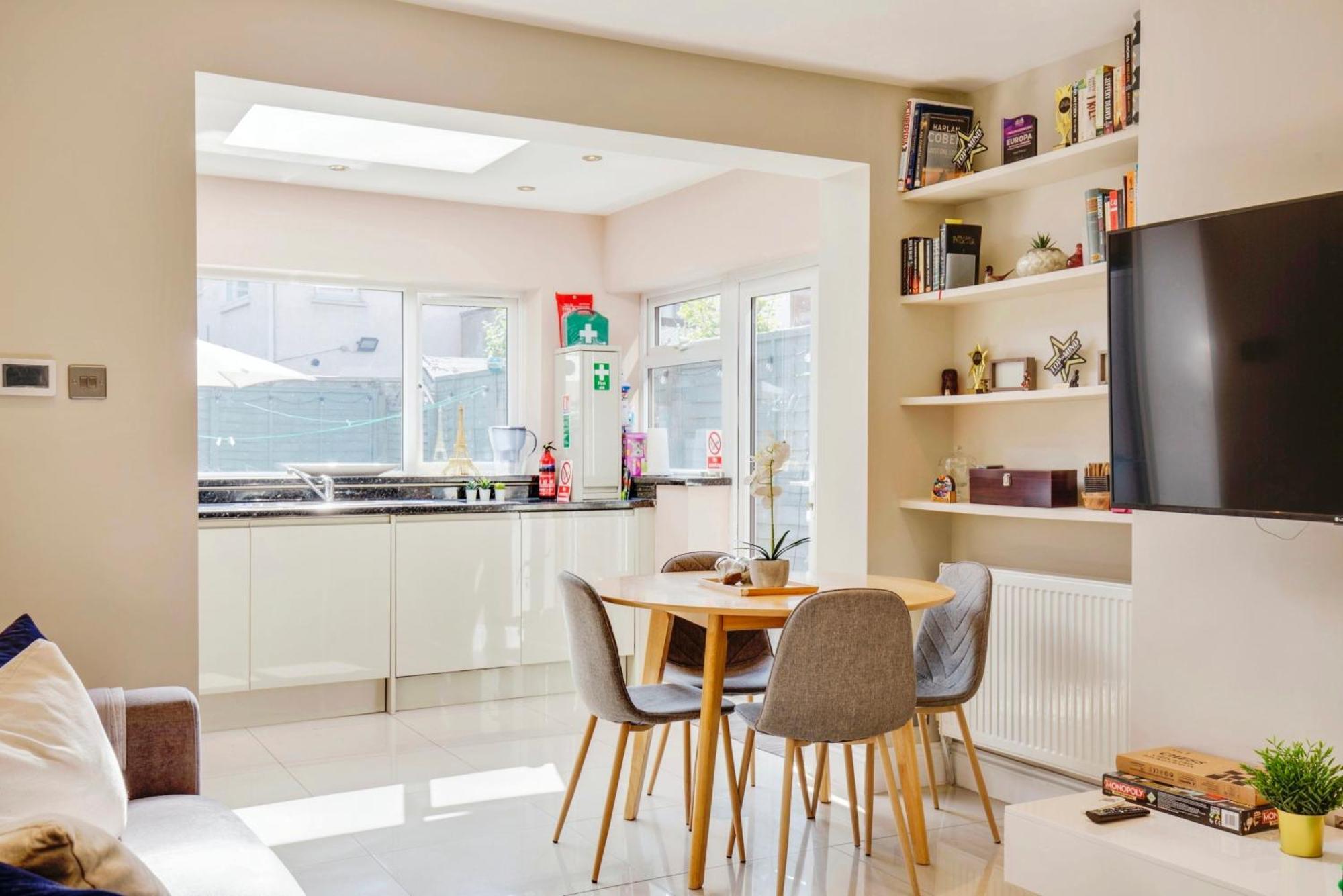 Lovely 2 Bedroom Ground Floor Flat With Garden. Leilighet *
