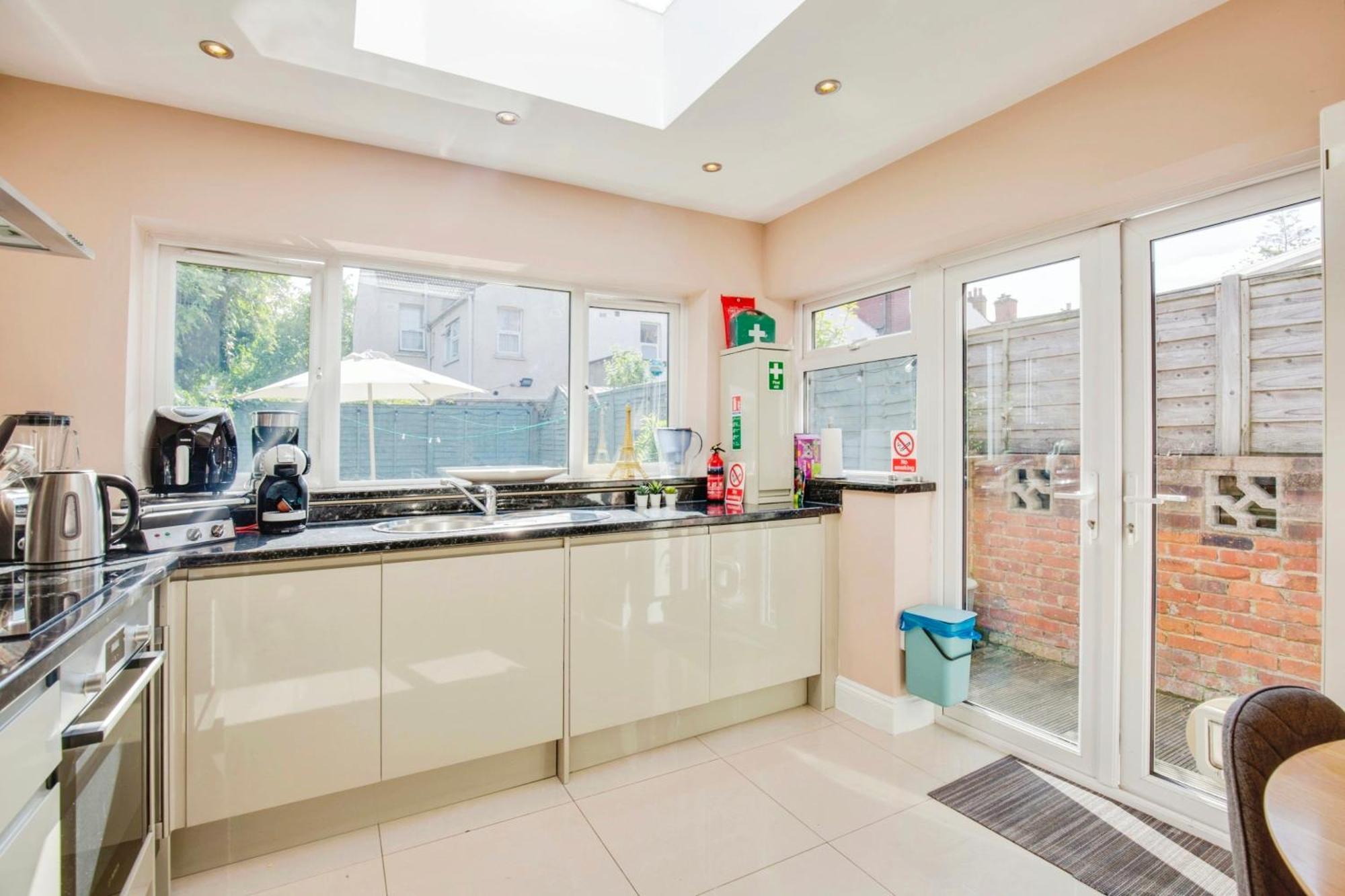 Leilighet Lovely 2 Bedroom Ground Floor Flat With Garden.