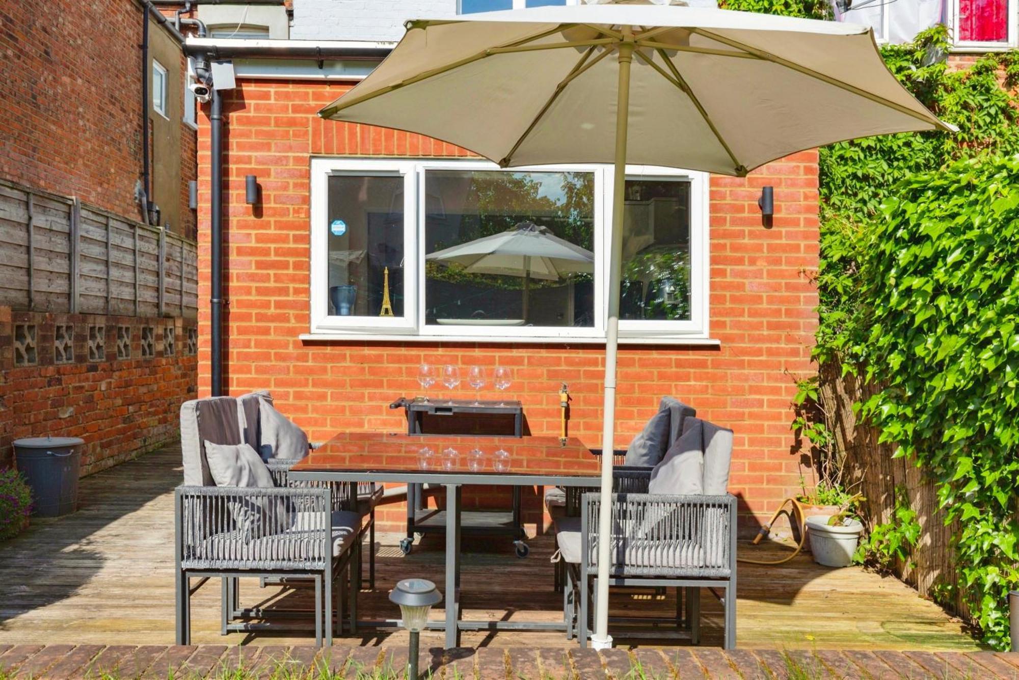 Lovely 2 Bedroom Ground Floor Flat With Garden. Leilighet
