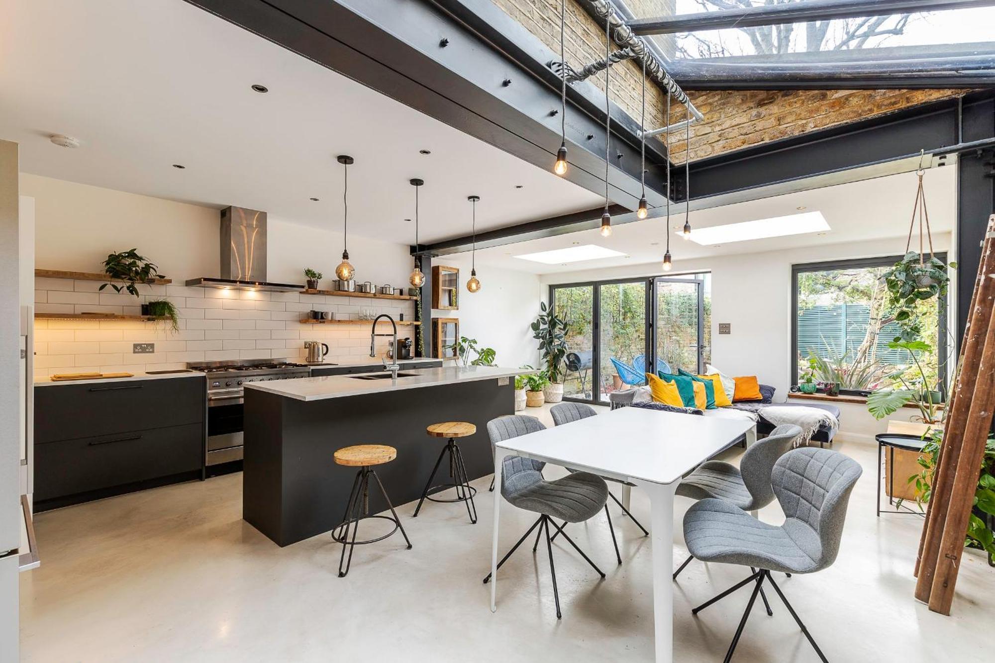 Spacious And Charming Brixton Lejlighed London