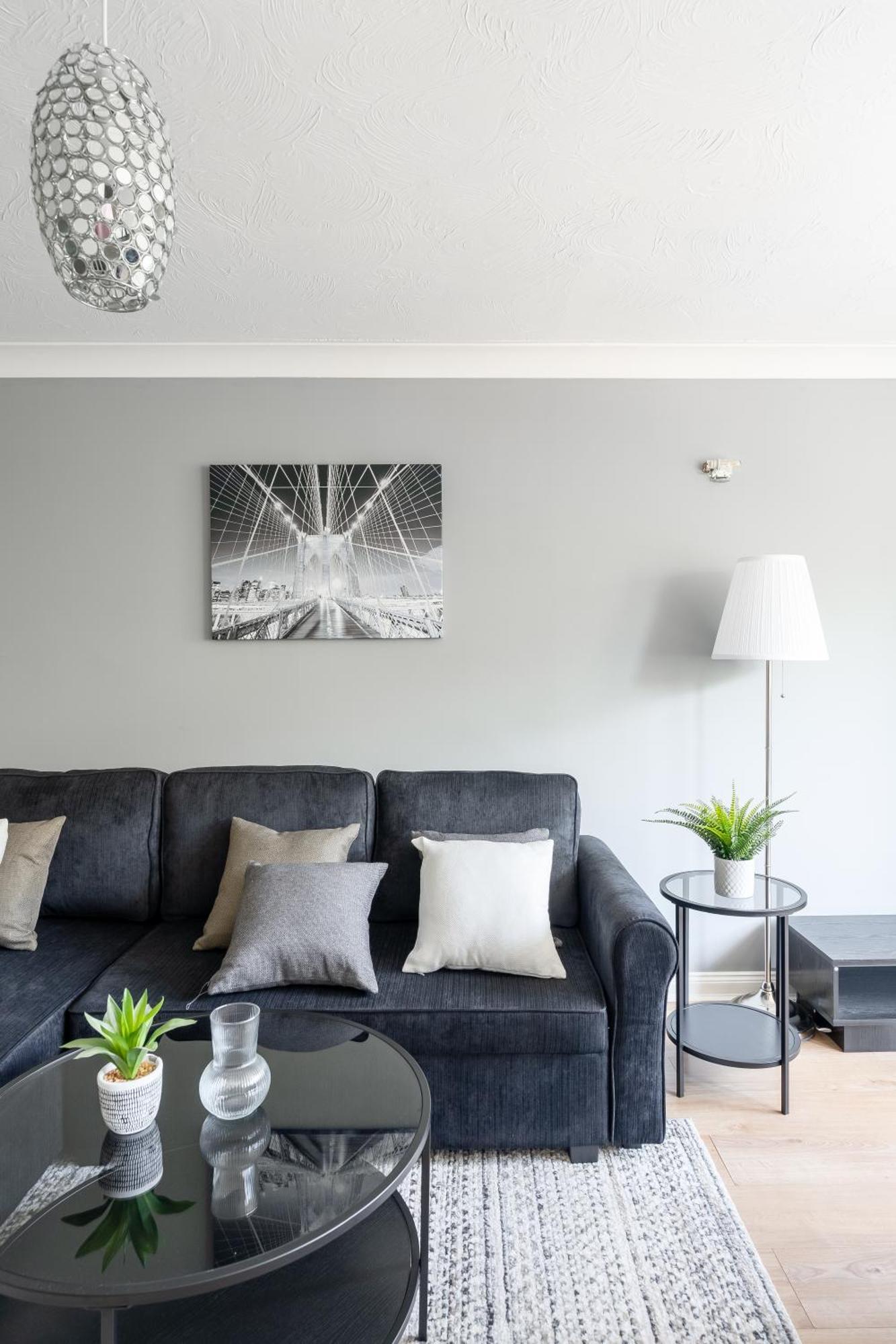 Centrally Located Islington Apartment *