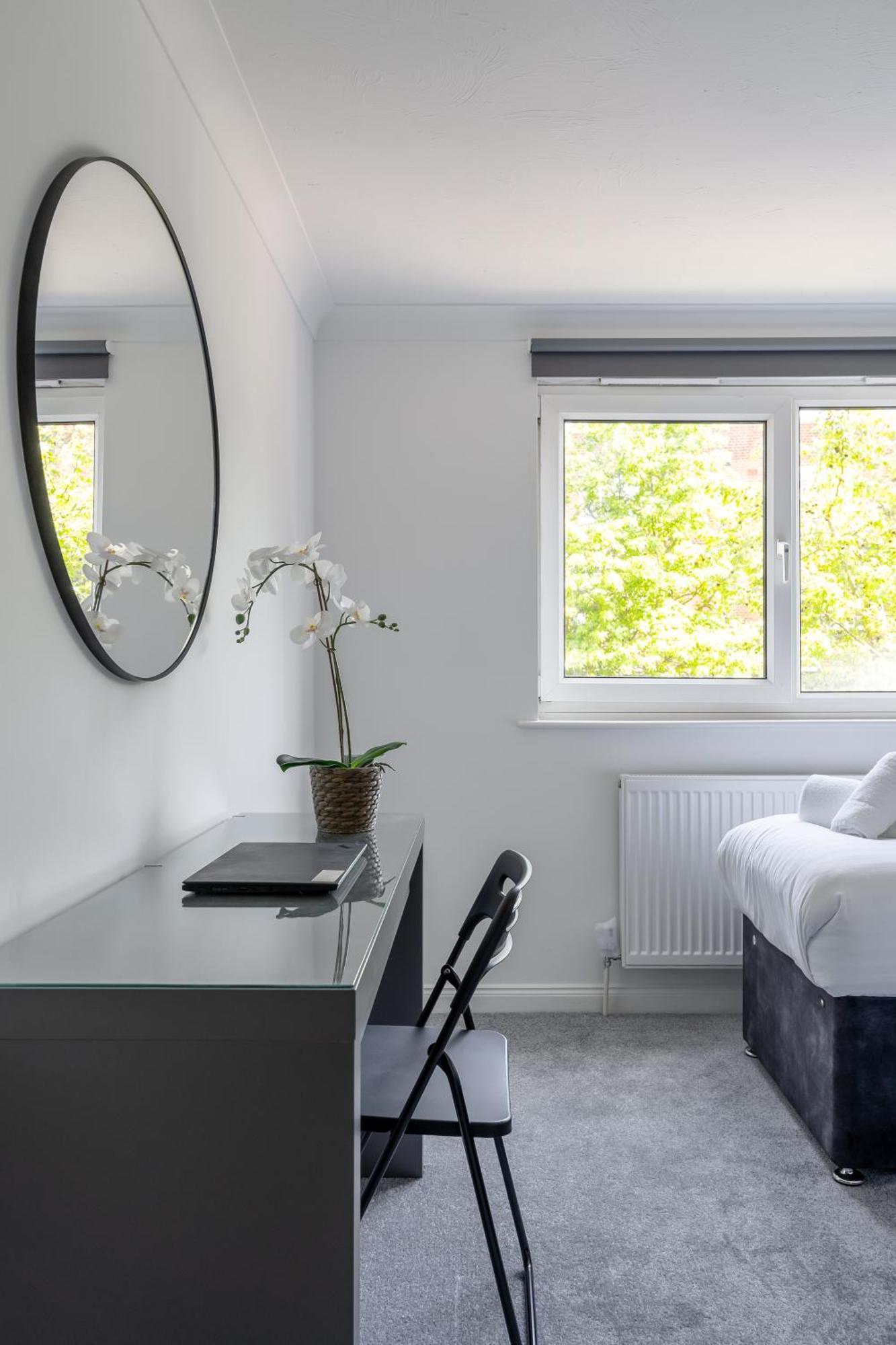 Centrally Located Islington Apartment *