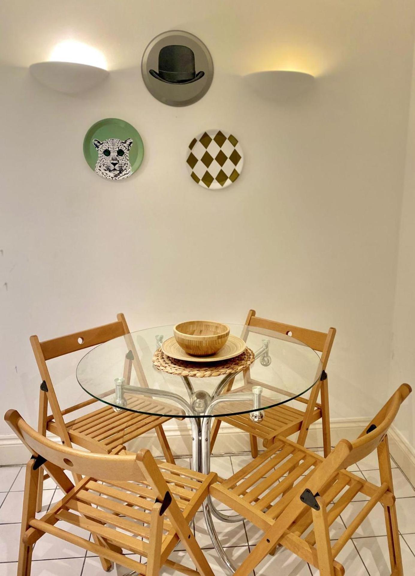 2 Bed Apt- Sleeps 4 & Pet Friendly London
