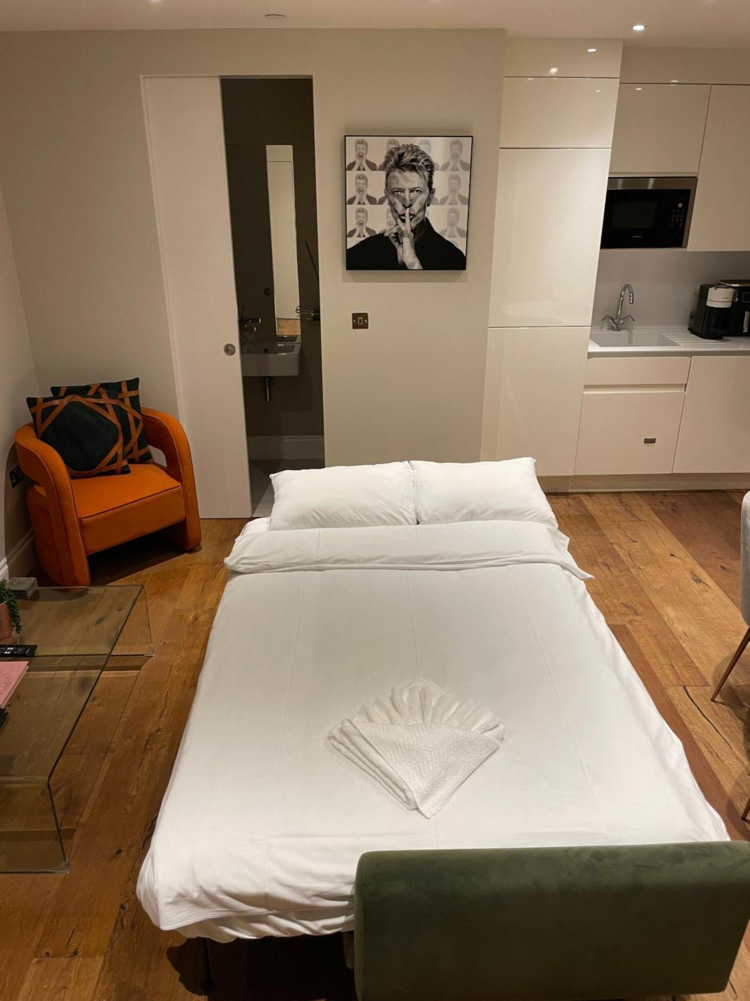 Soho Harmony Haven: Chic 2-bed, 2-bath Urban Retreat Leilighet