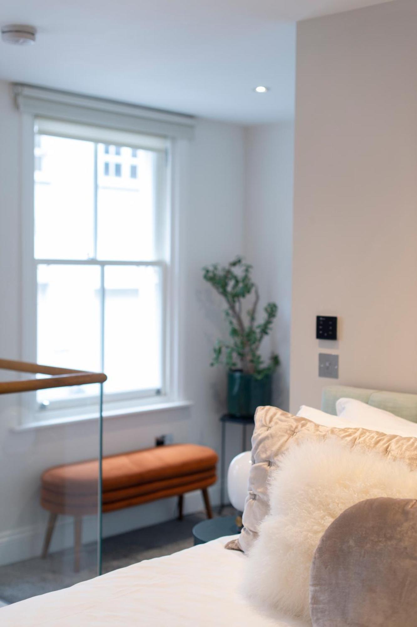 Leilighet Soho Harmony Haven: Chic 2-bed, 2-bath Urban Retreat *